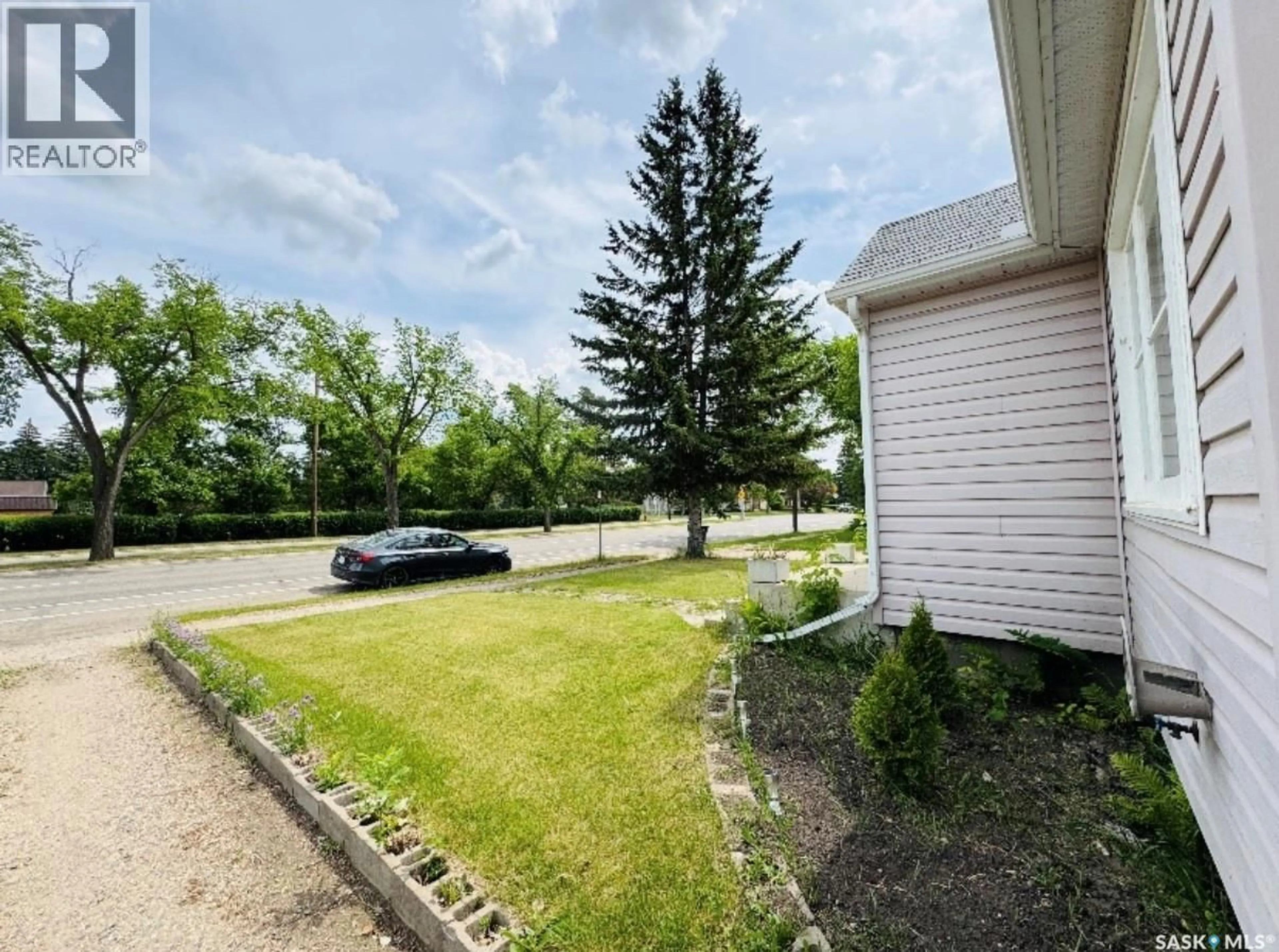 A pic from outside/outdoor area/front of a property/back of a property/a pic from drone, unknown for 84 GLADSTONE AVENUE, Yorkton Saskatchewan S3N3B3