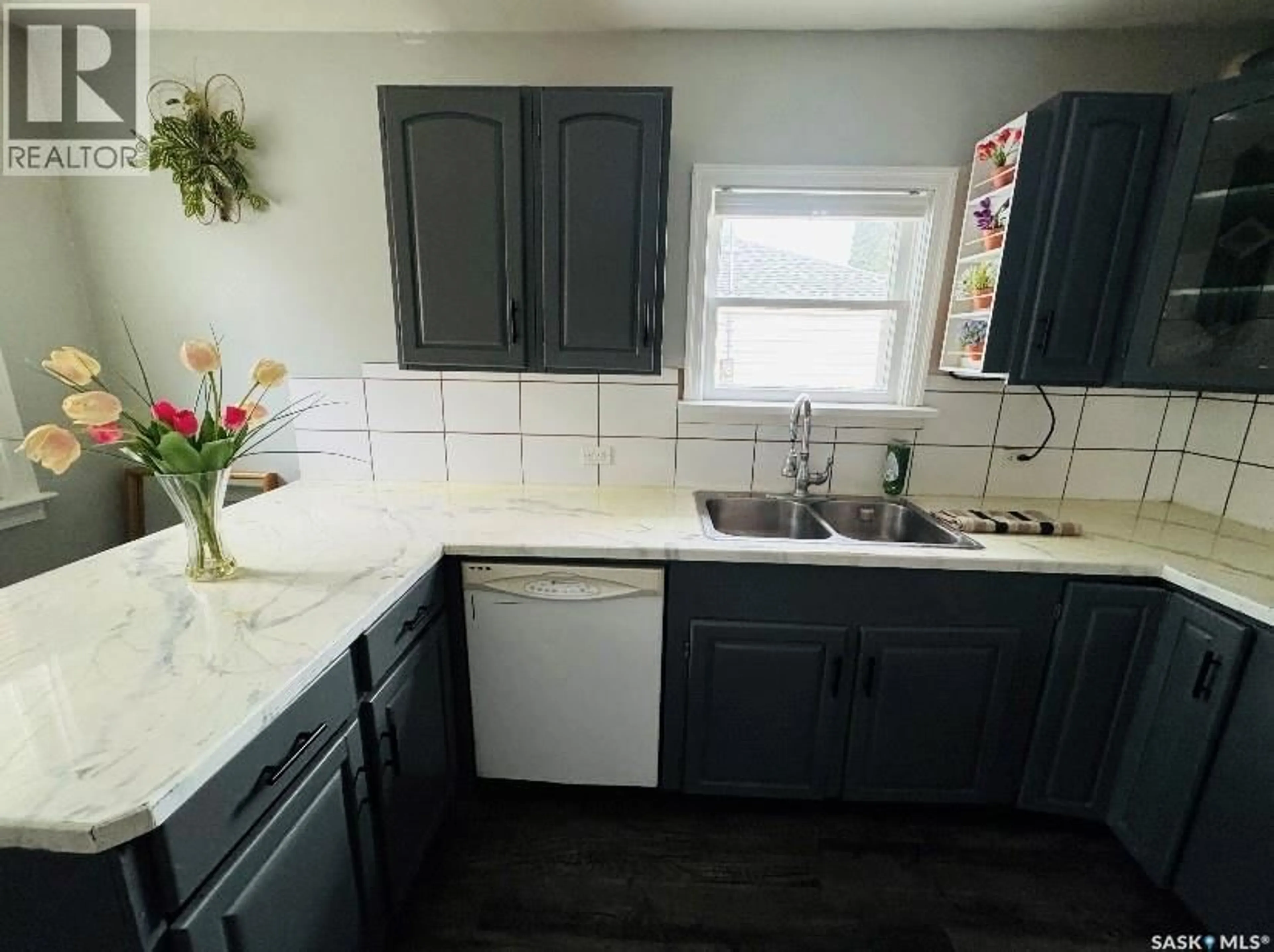 Standard kitchen, ceramic/tile floor for 84 GLADSTONE AVENUE, Yorkton Saskatchewan S3N3B3