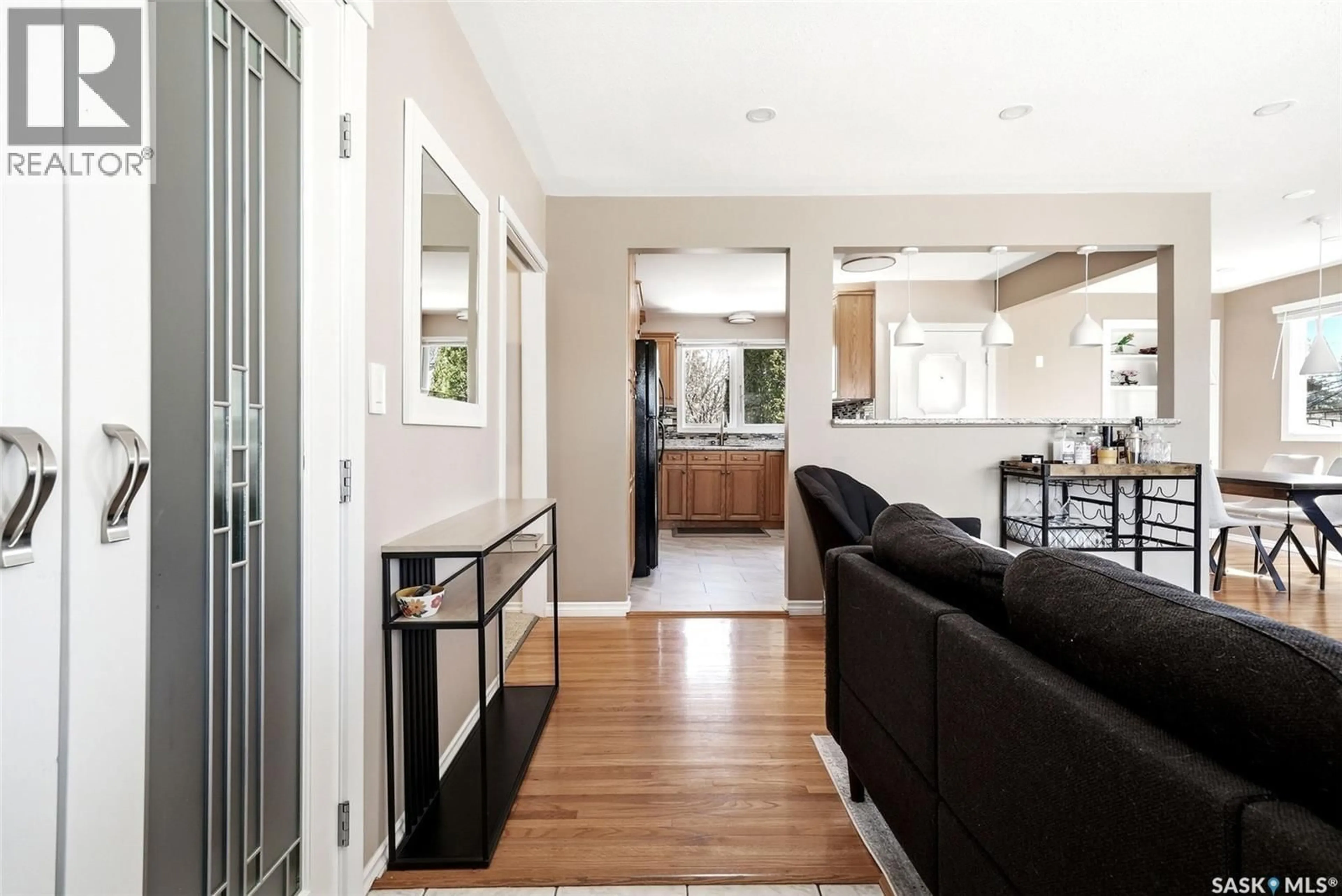 Indoor entryway for 3013 GRANT ROAD, Regina Saskatchewan S4S5G6