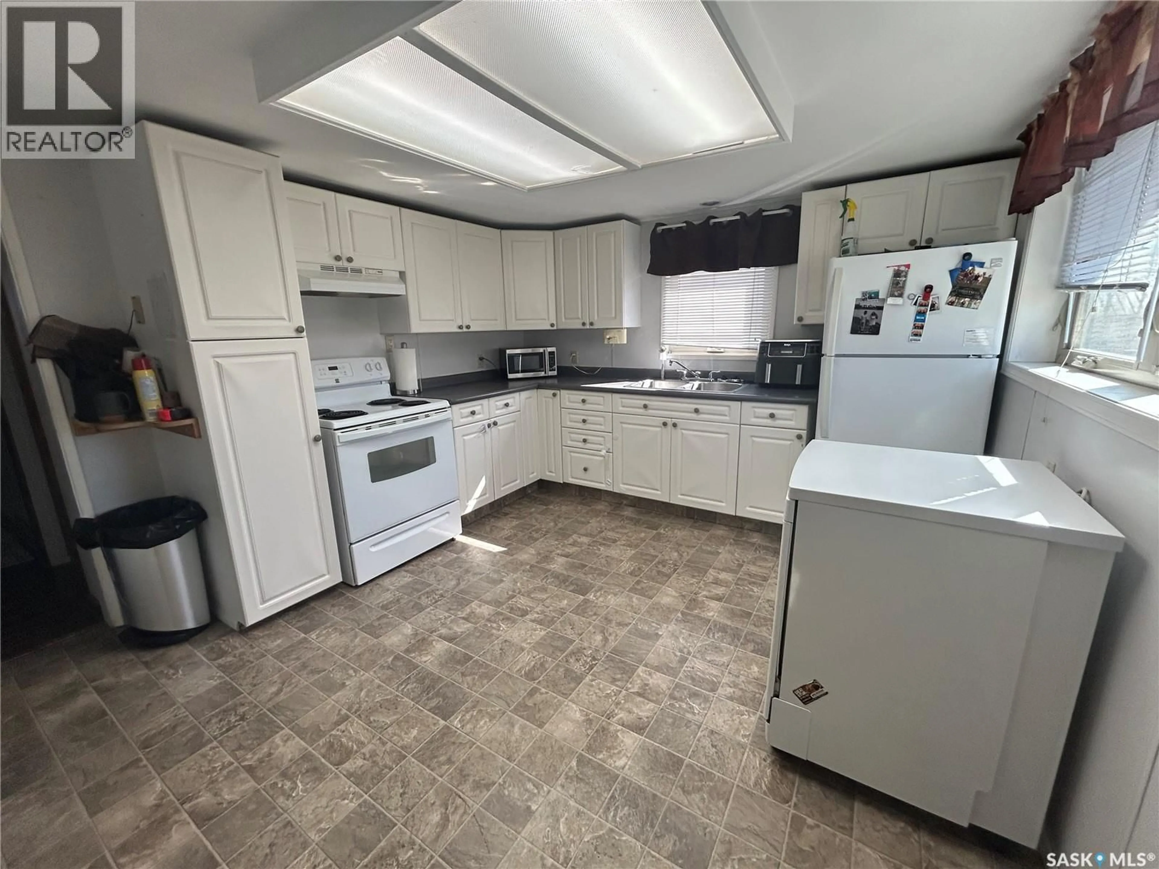 Standard kitchen, unknown for 730 ISABELLE STREET, Estevan Saskatchewan S4A1P9
