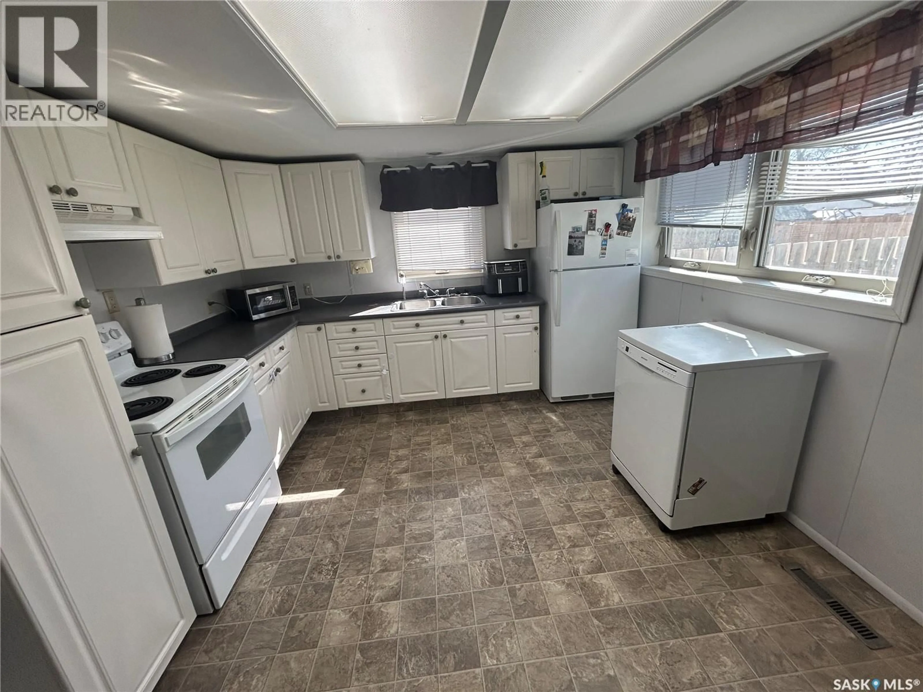Standard kitchen, unknown for 730 ISABELLE STREET, Estevan Saskatchewan S4A1P9