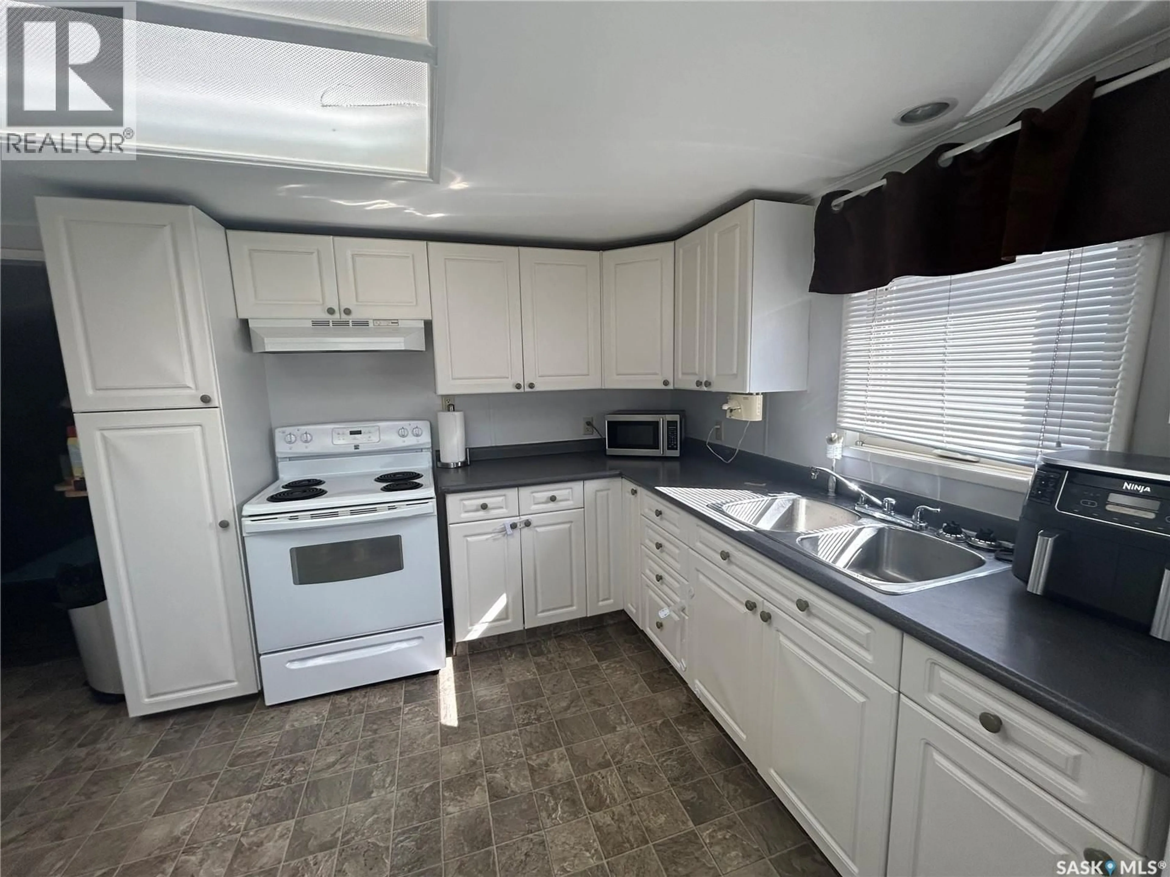 Standard kitchen, unknown for 730 ISABELLE STREET, Estevan Saskatchewan S4A1P9