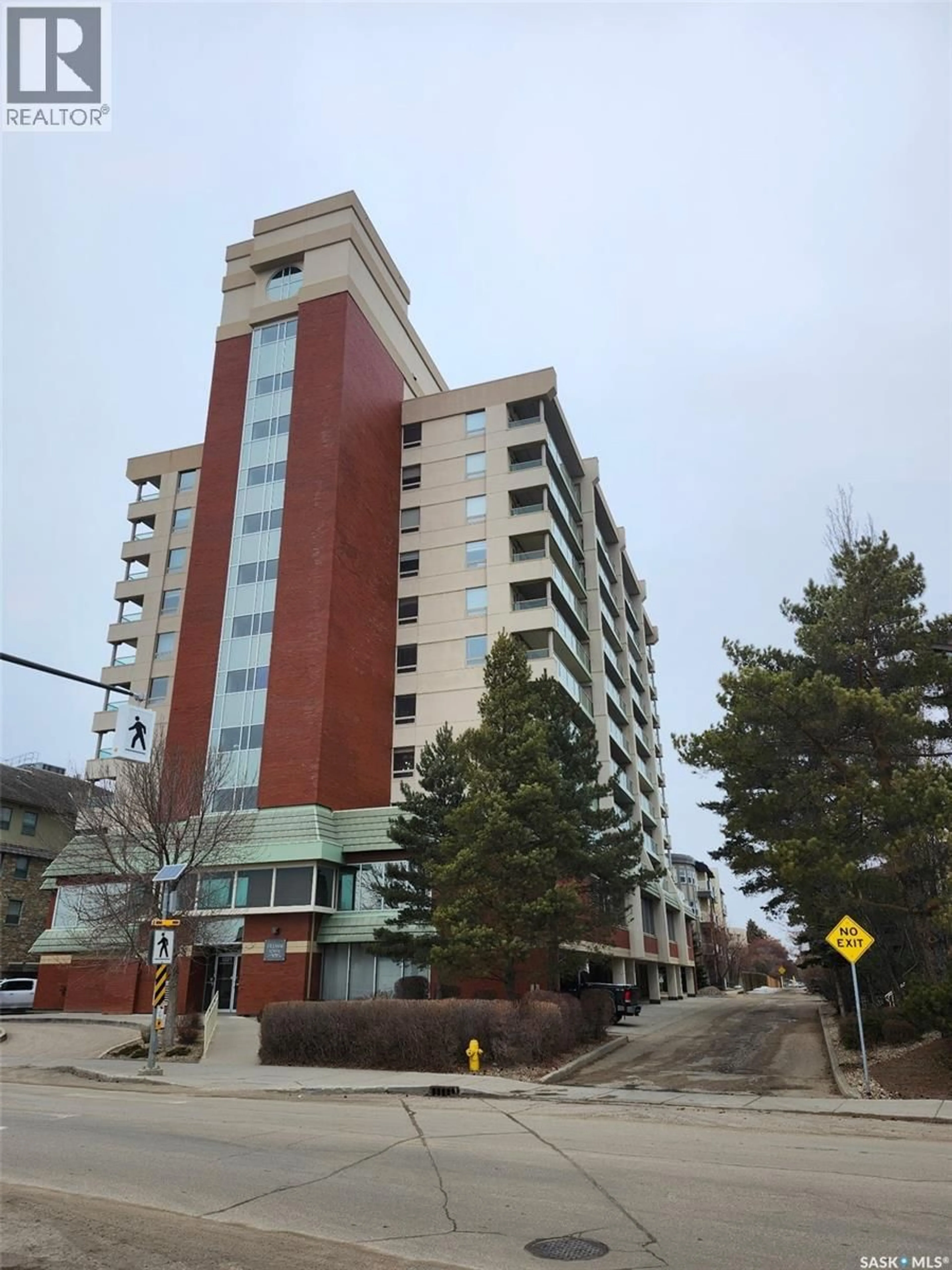 Indoor foyer for 604 - 2221 ADELAIDE STREET, Saskatoon Saskatchewan S7J5L9