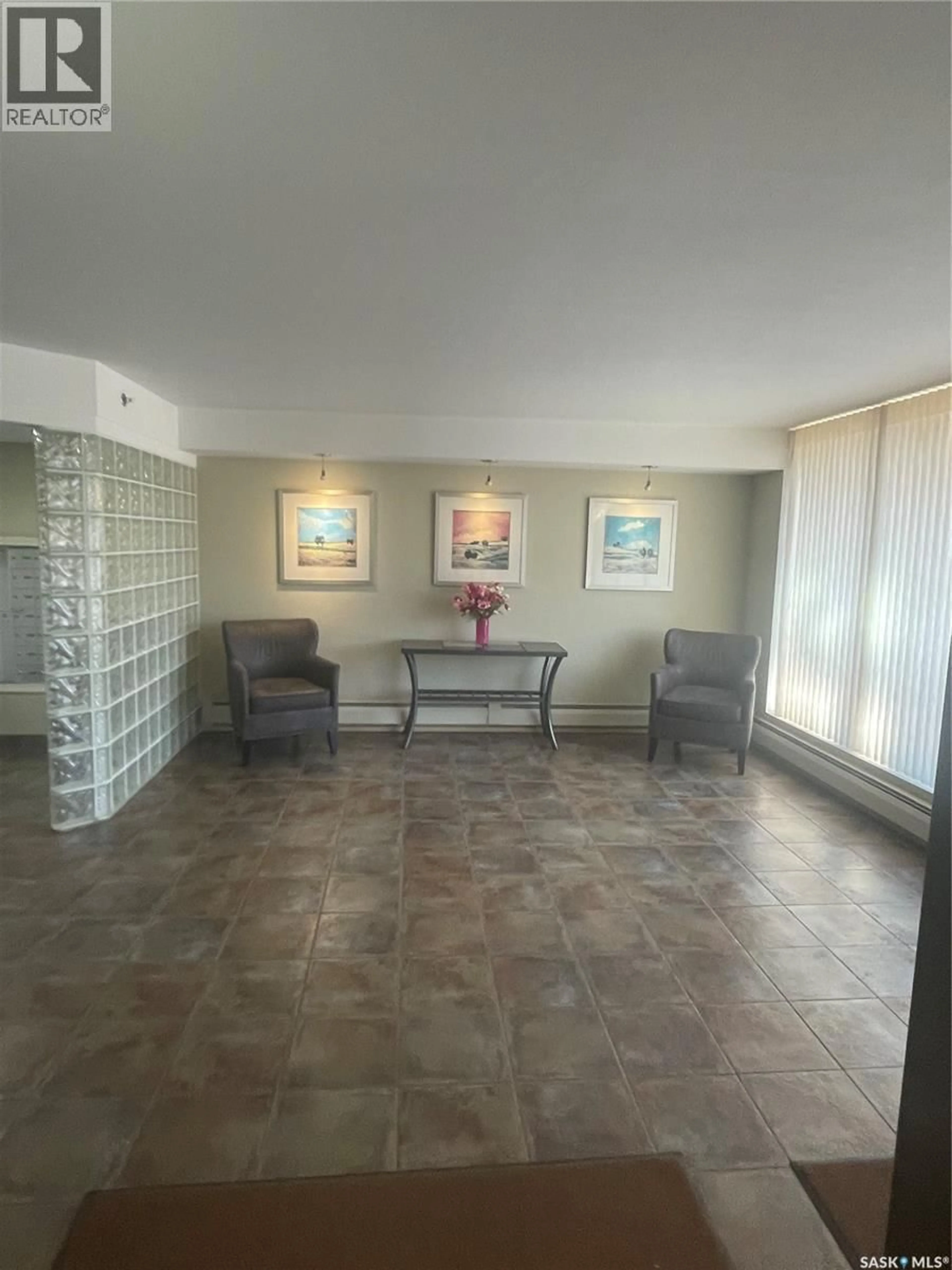 Indoor foyer for 604 - 2221 ADELAIDE STREET, Saskatoon Saskatchewan S7J5L9