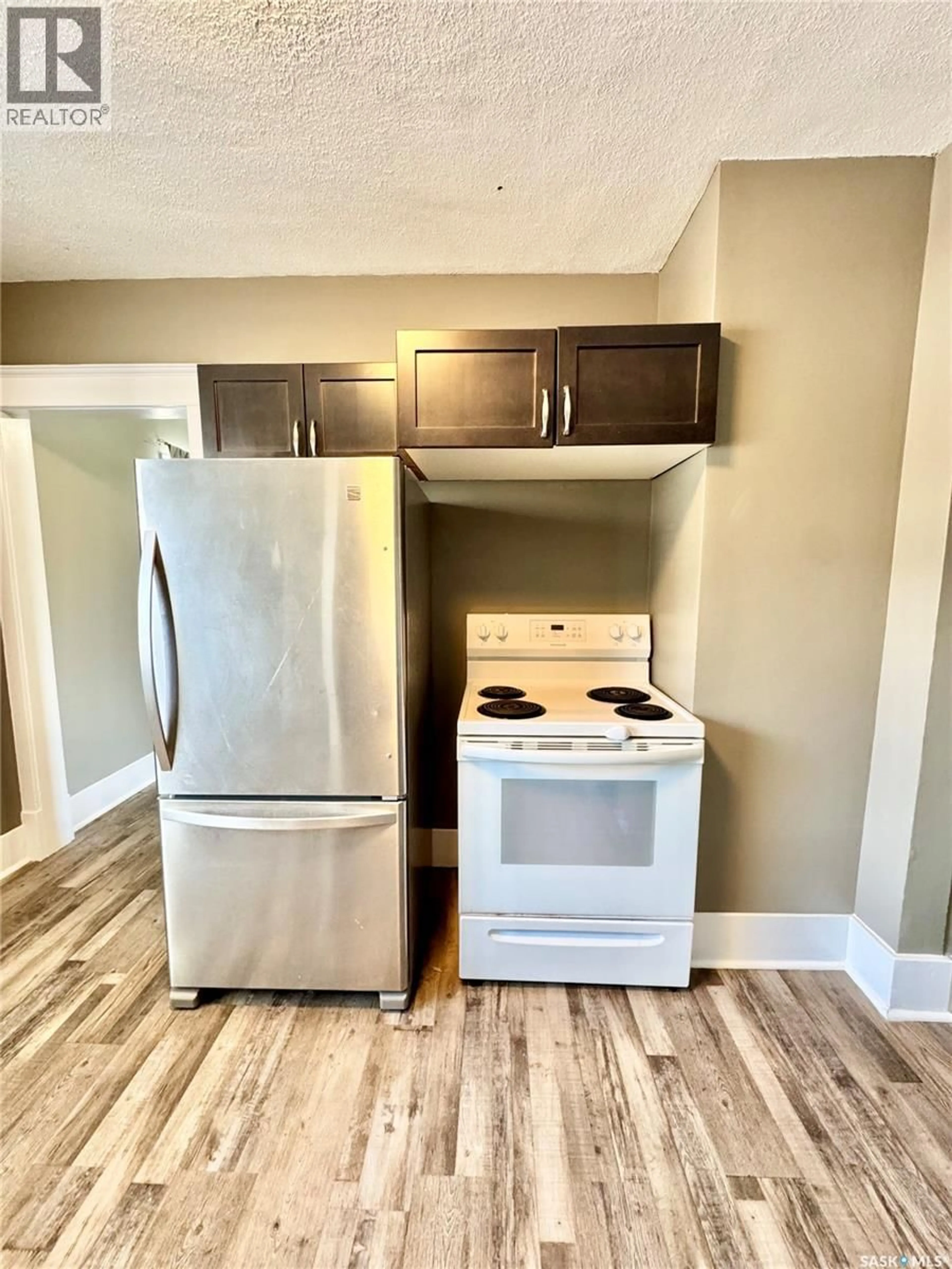 Standard kitchen, wood/laminate floor for 1467 15TH STREET, Prince Albert Saskatchewan S6V3S9