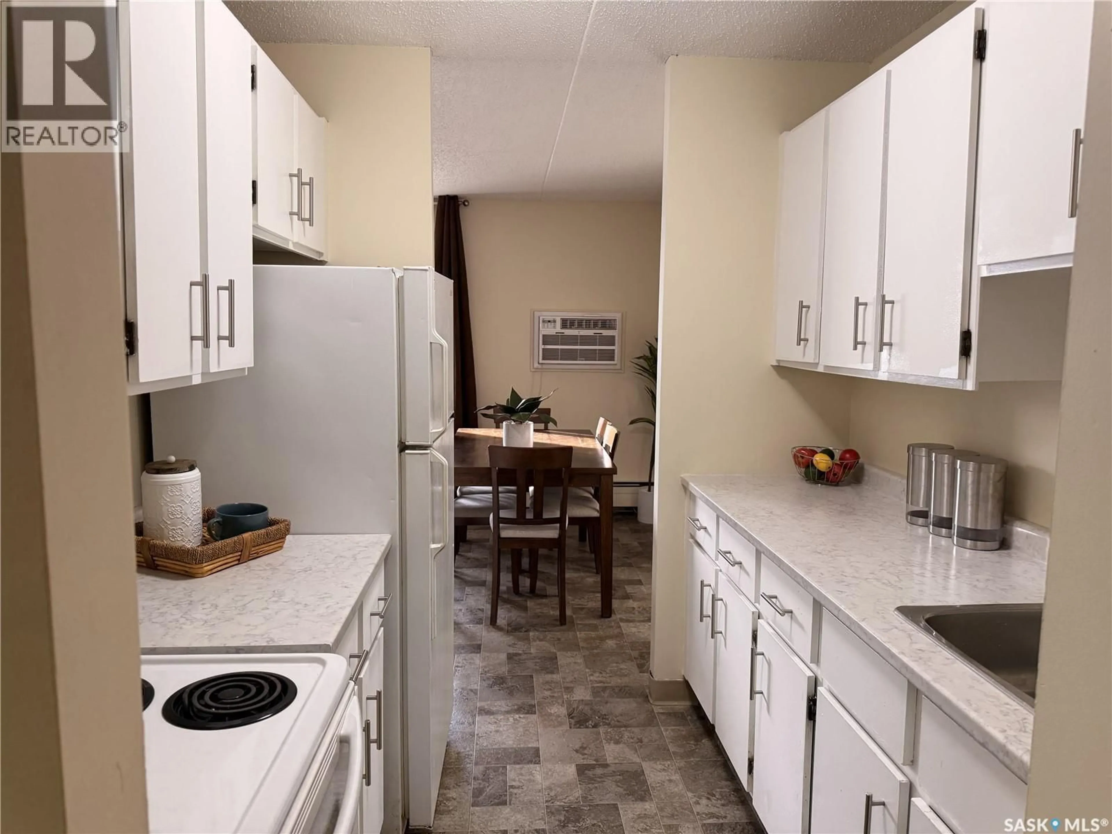 Standard kitchen, unknown for 34 31 CENTENNIAL STREET, Regina Saskatchewan S7H3M9