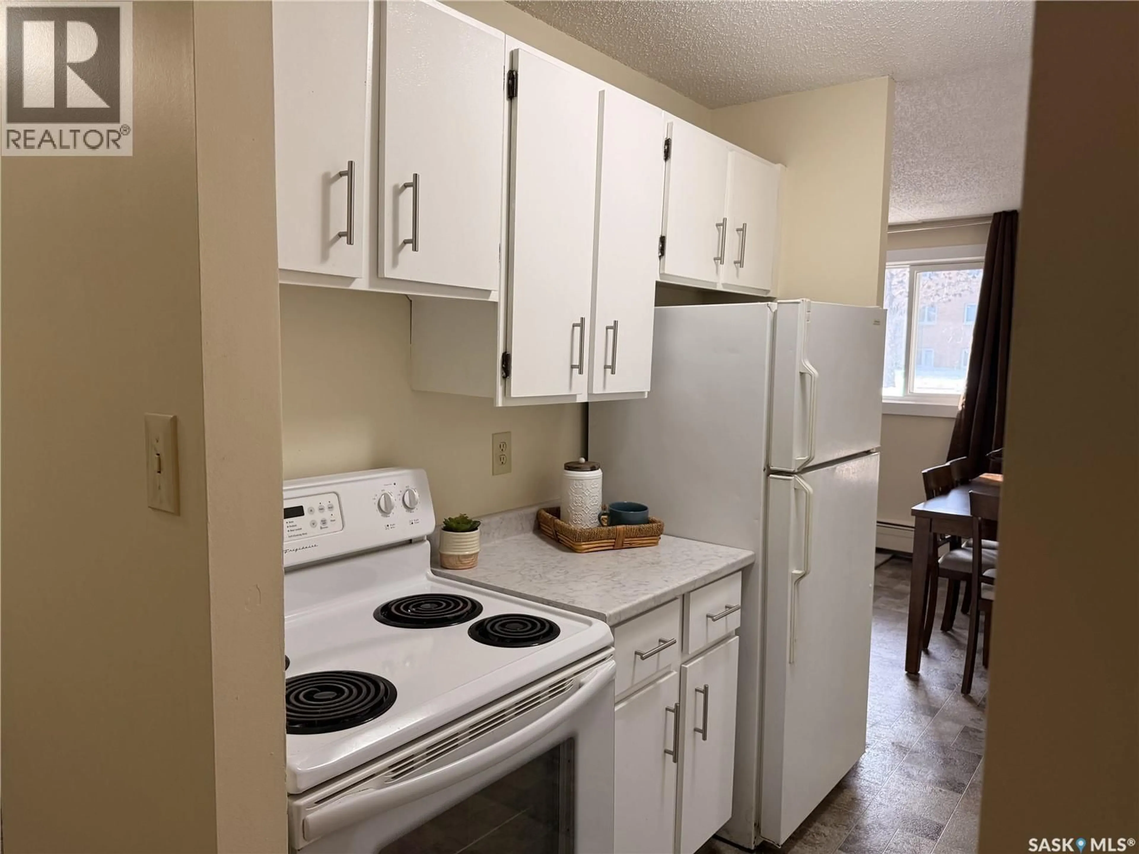 Standard kitchen, unknown for 34 31 CENTENNIAL STREET, Regina Saskatchewan S7H3M9