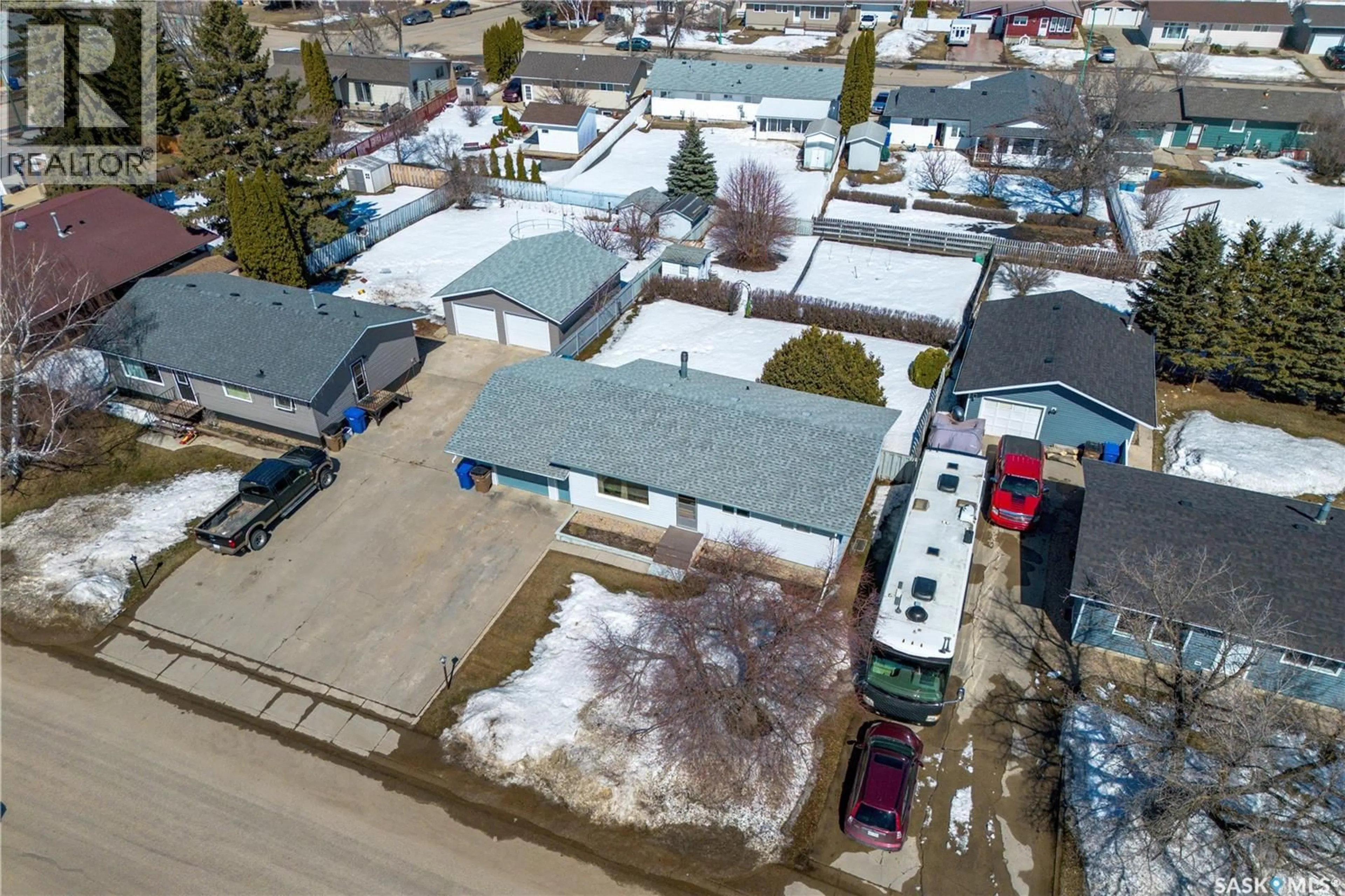 A pic from outside/outdoor area/front of a property/back of a property/a pic from drone, street for 408 PARK AVENUE, Melfort Saskatchewan S0E1A0