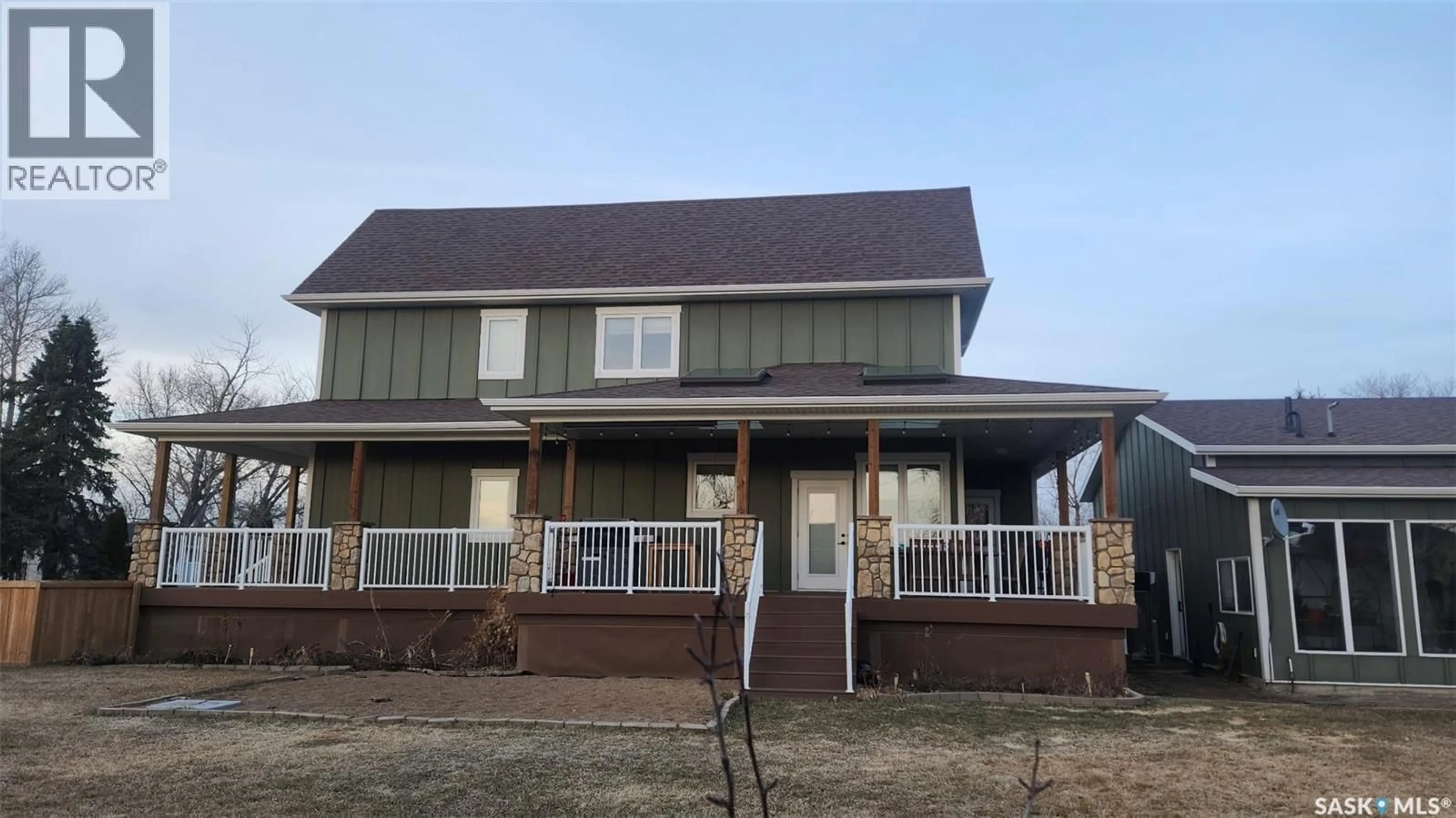 Home with vinyl exterior material, building for 105 FRANCIS STREET, Francis Saskatchewan S0G1V0