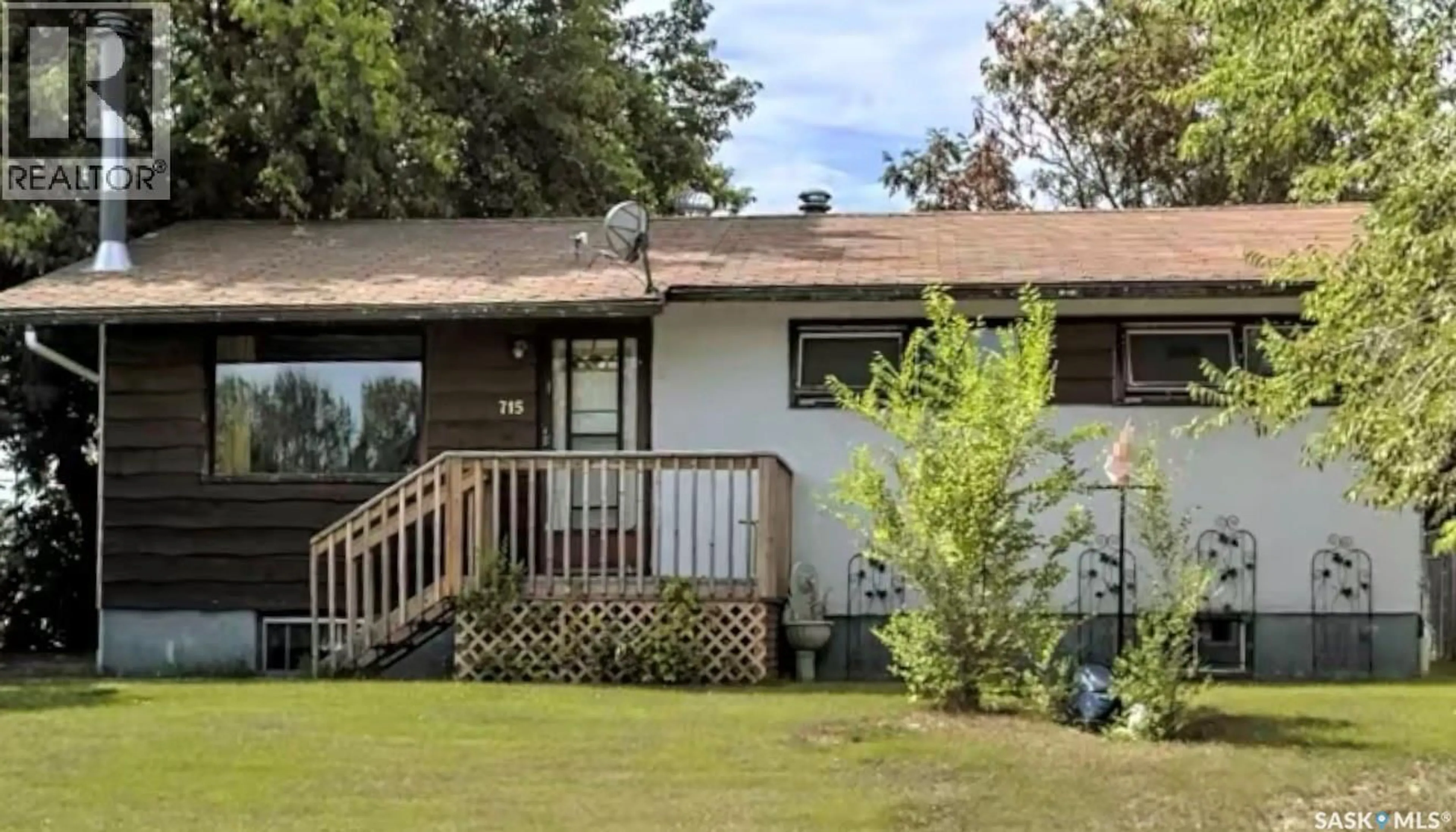 Home with vinyl exterior material, unknown for 715 DONALD STREET, Hudson Bay Saskatchewan S0E0Y0