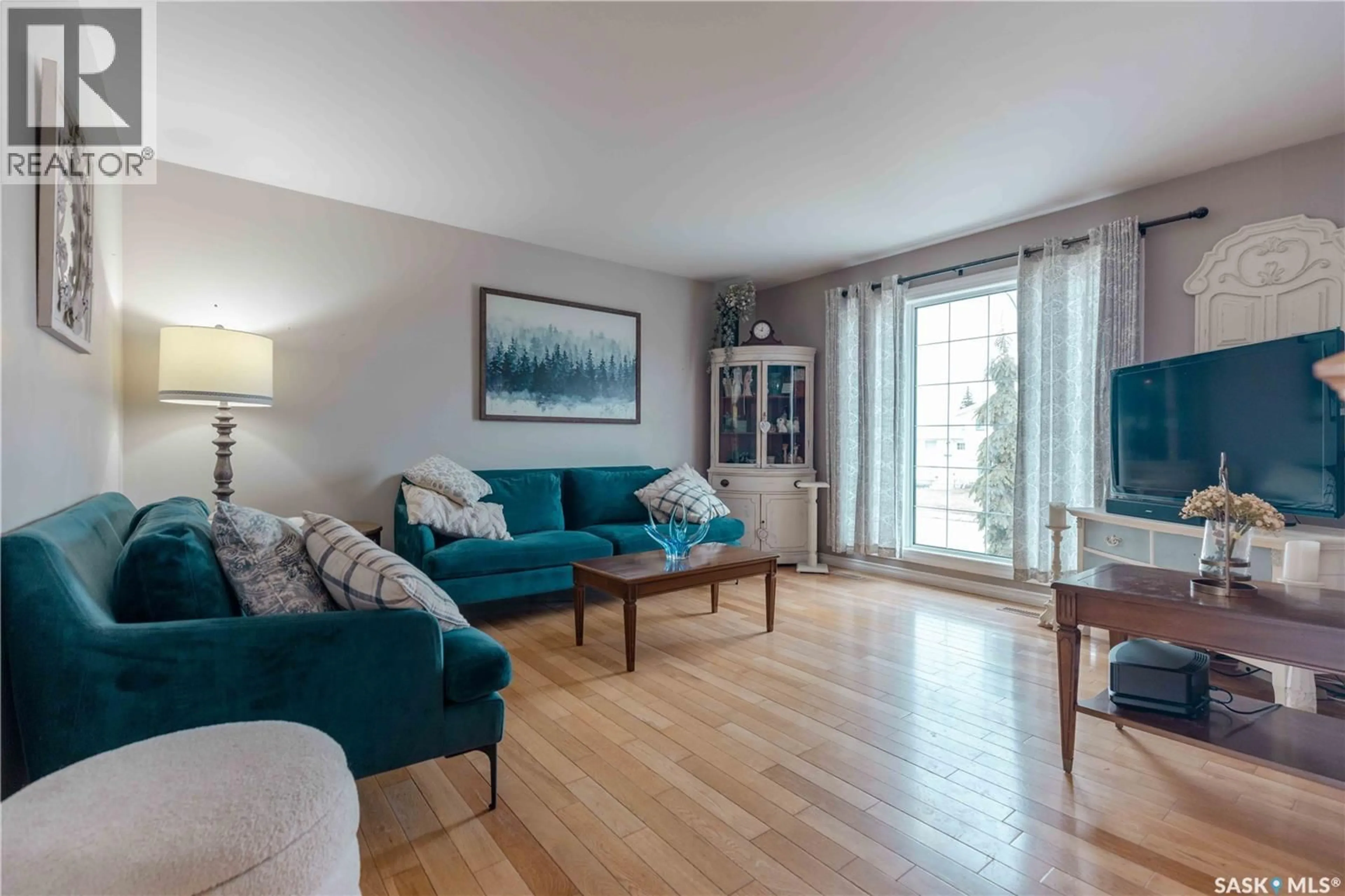 Living room with furniture, wood/laminate floor for 538 NESBITT LANE, Saskatoon Saskatchewan S7L6K9