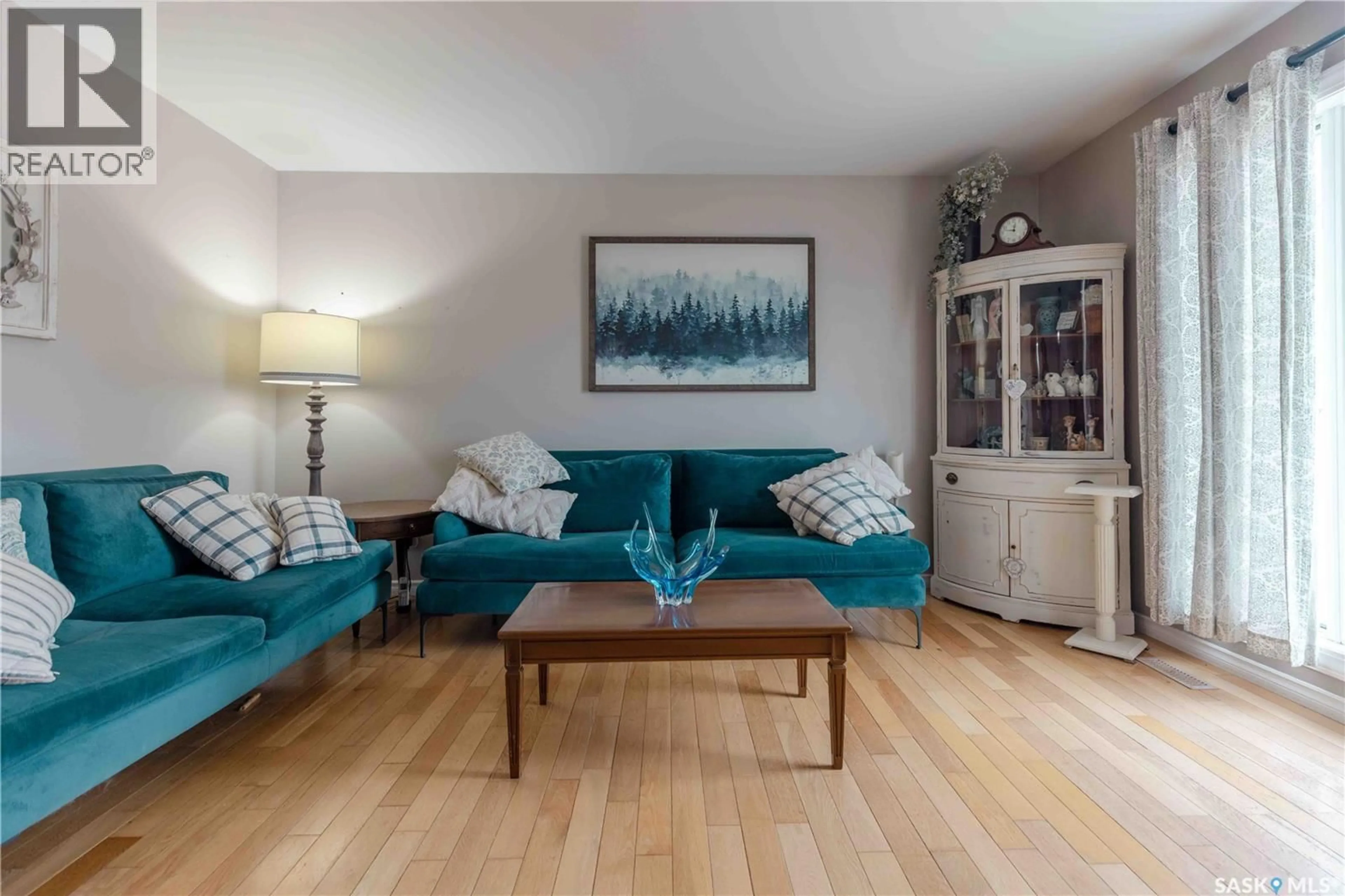 Living room with furniture, wood/laminate floor for 538 NESBITT LANE, Saskatoon Saskatchewan S7L6K9