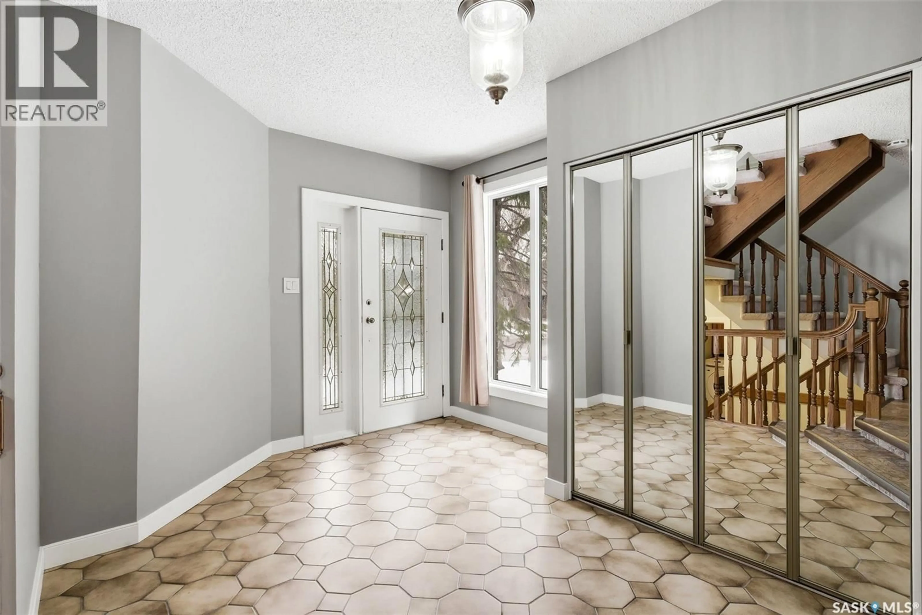 Indoor entryway for 2007 CUNNING CRESCENT, Regina Saskatchewan S4V0M7