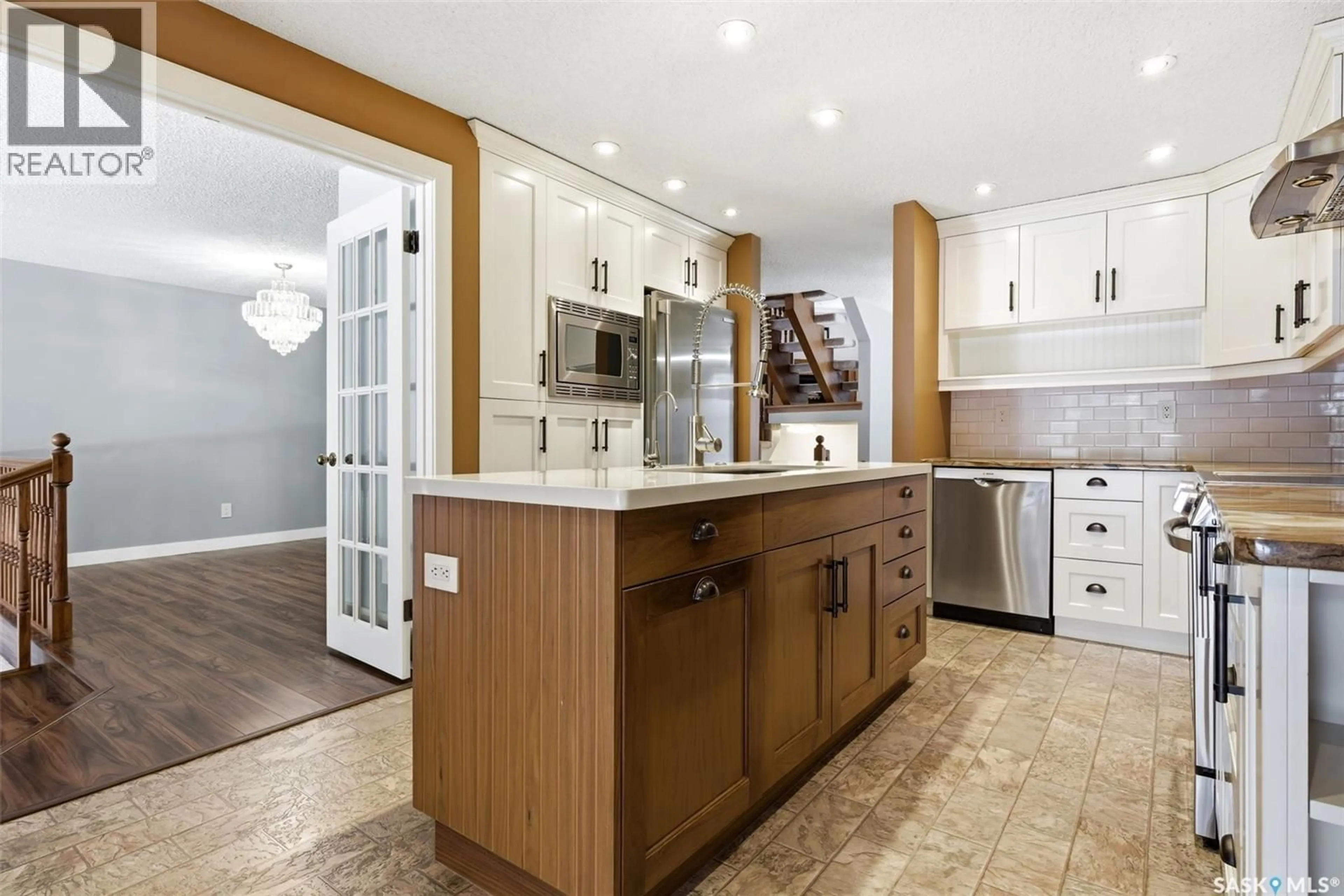 Open concept kitchen, ceramic/tile floor for 2007 CUNNING CRESCENT, Regina Saskatchewan S4V0M7