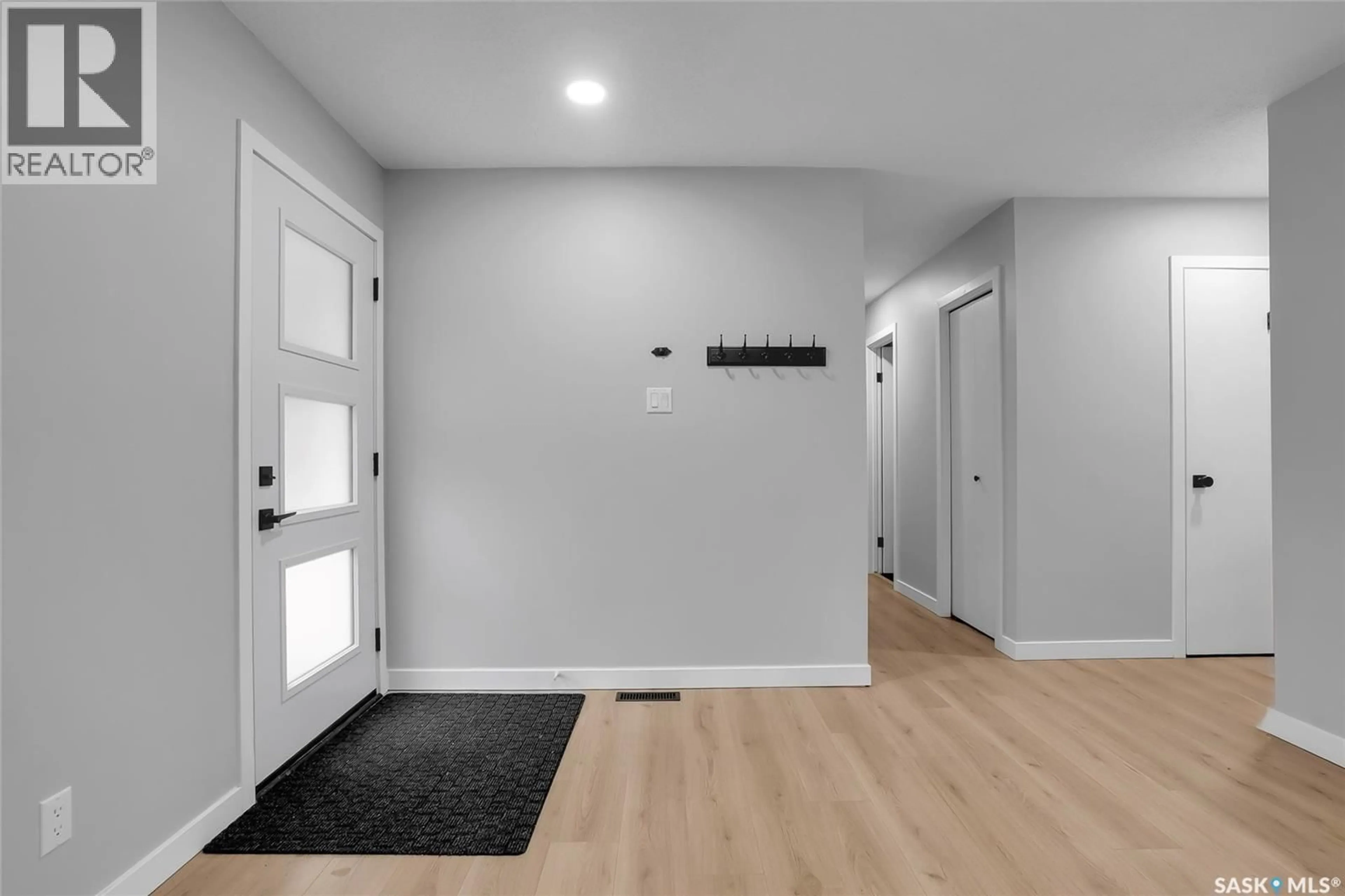 Indoor entryway for 62 ROBORECKI TERRACE, Saskatoon Saskatchewan S7K5L3