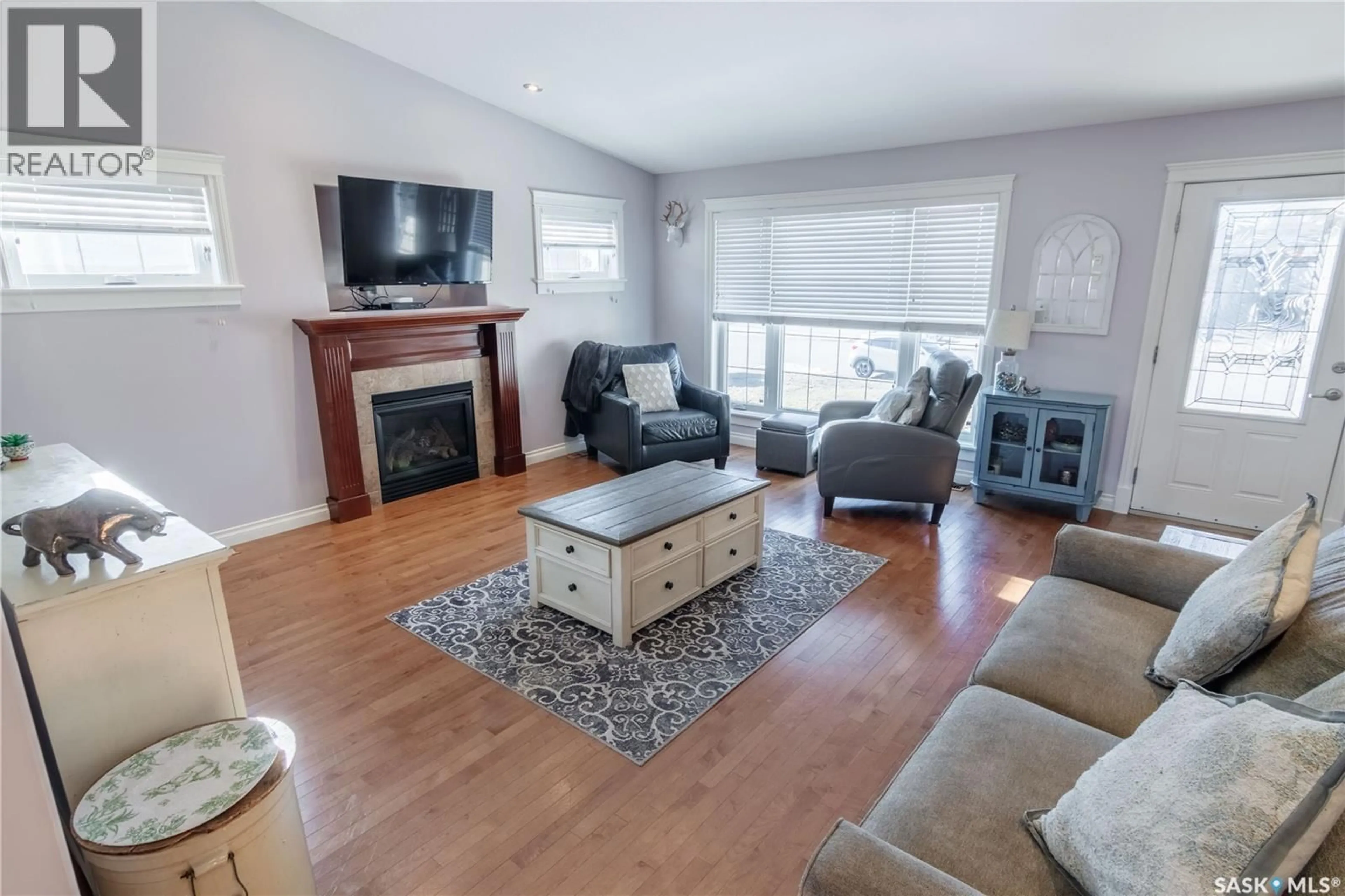 Living room with furniture, wood/laminate floor for 325 WESTVIEW DRIVE, Balgonie Saskatchewan S0G0E0