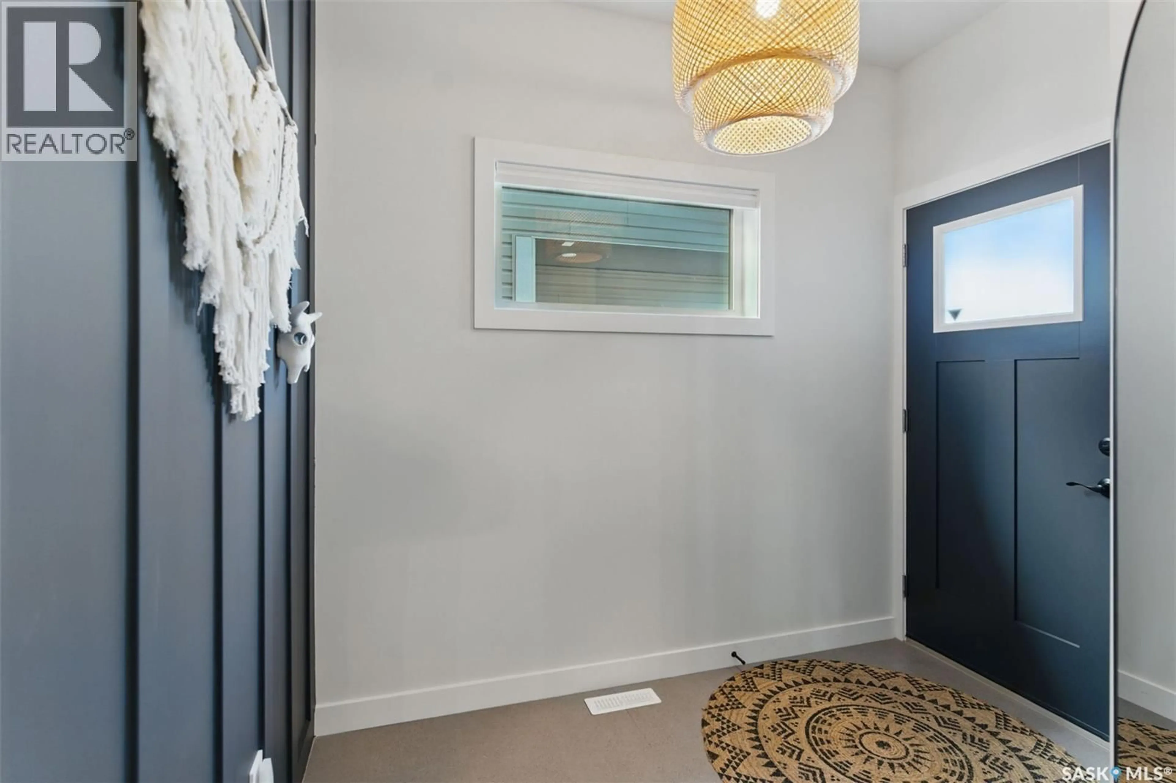 Indoor entryway for 328 BARRETT STREET, Saskatoon Saskatchewan S7W1C7