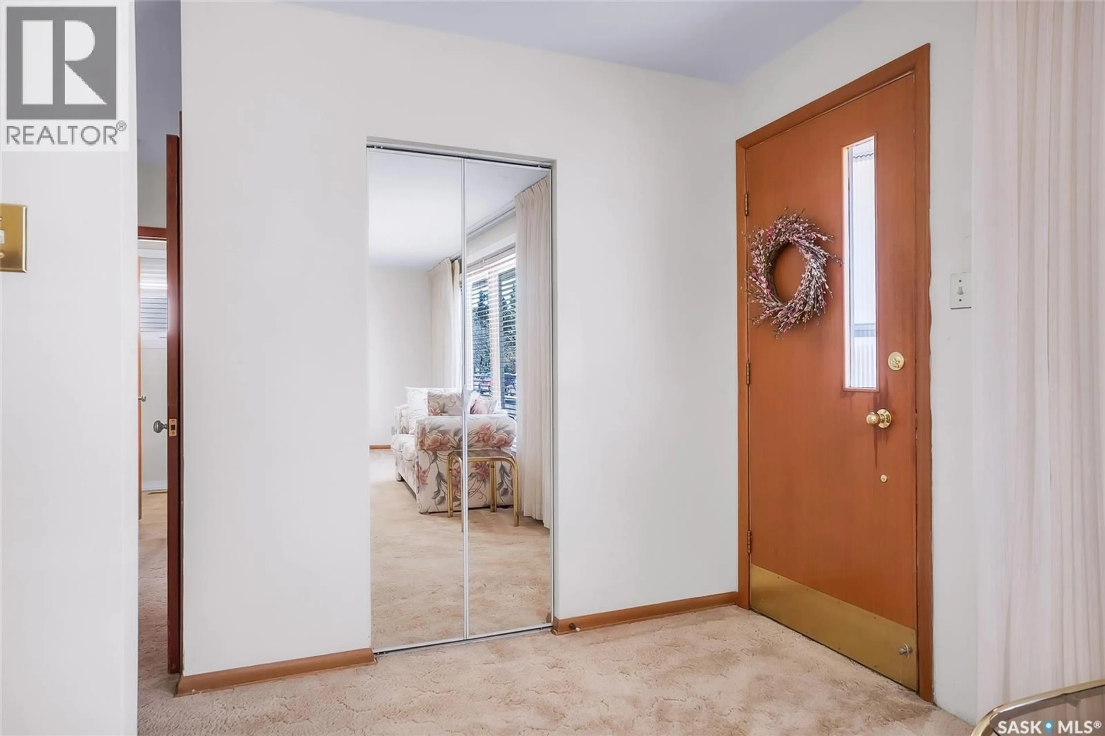 Indoor entryway for 1217 J AVENUE, Saskatoon Saskatchewan S7L2L7