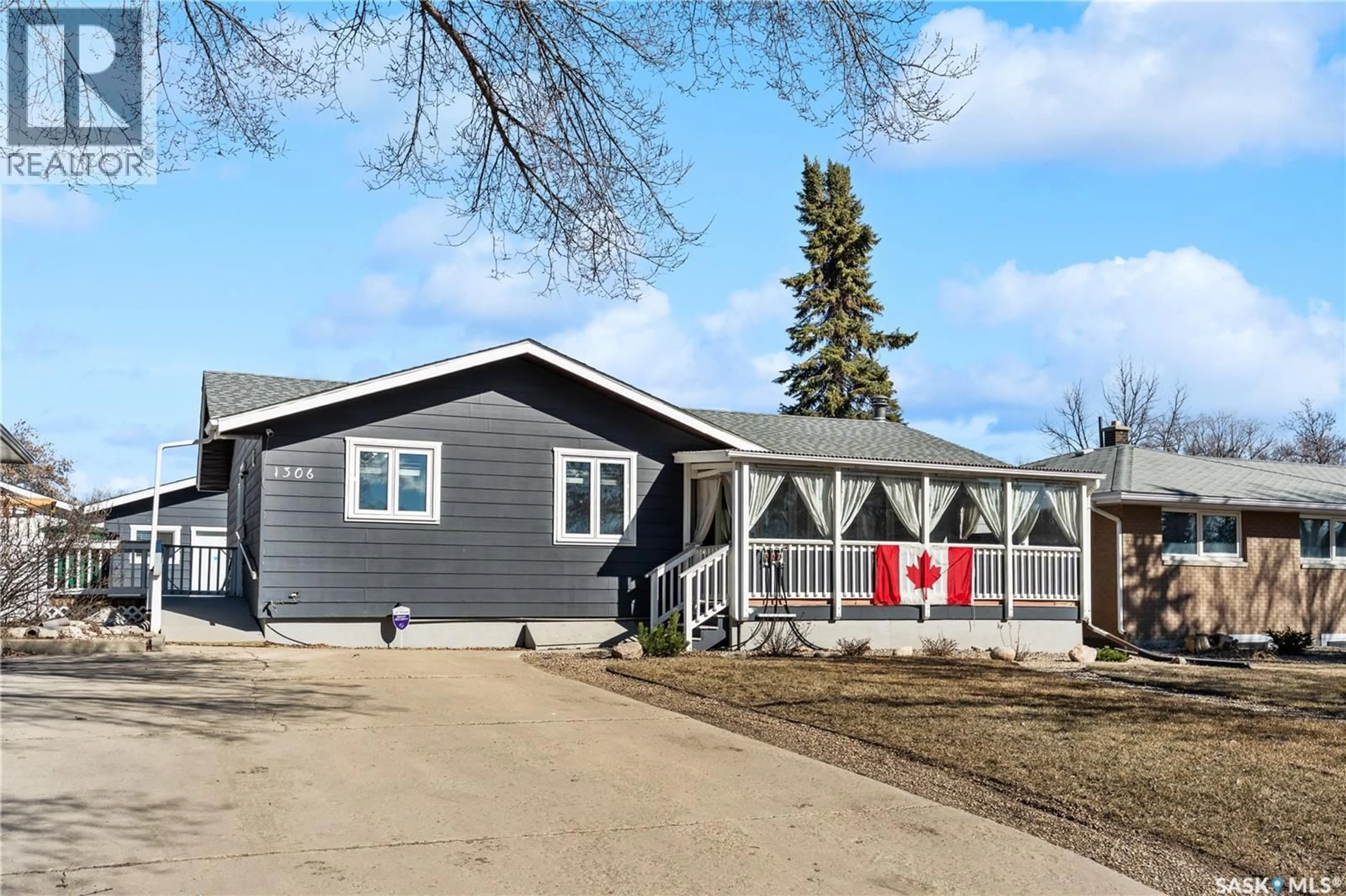 Home with vinyl exterior material, street for 1306 W AVENUE N, Saskatoon Saskatchewan S7K0R3