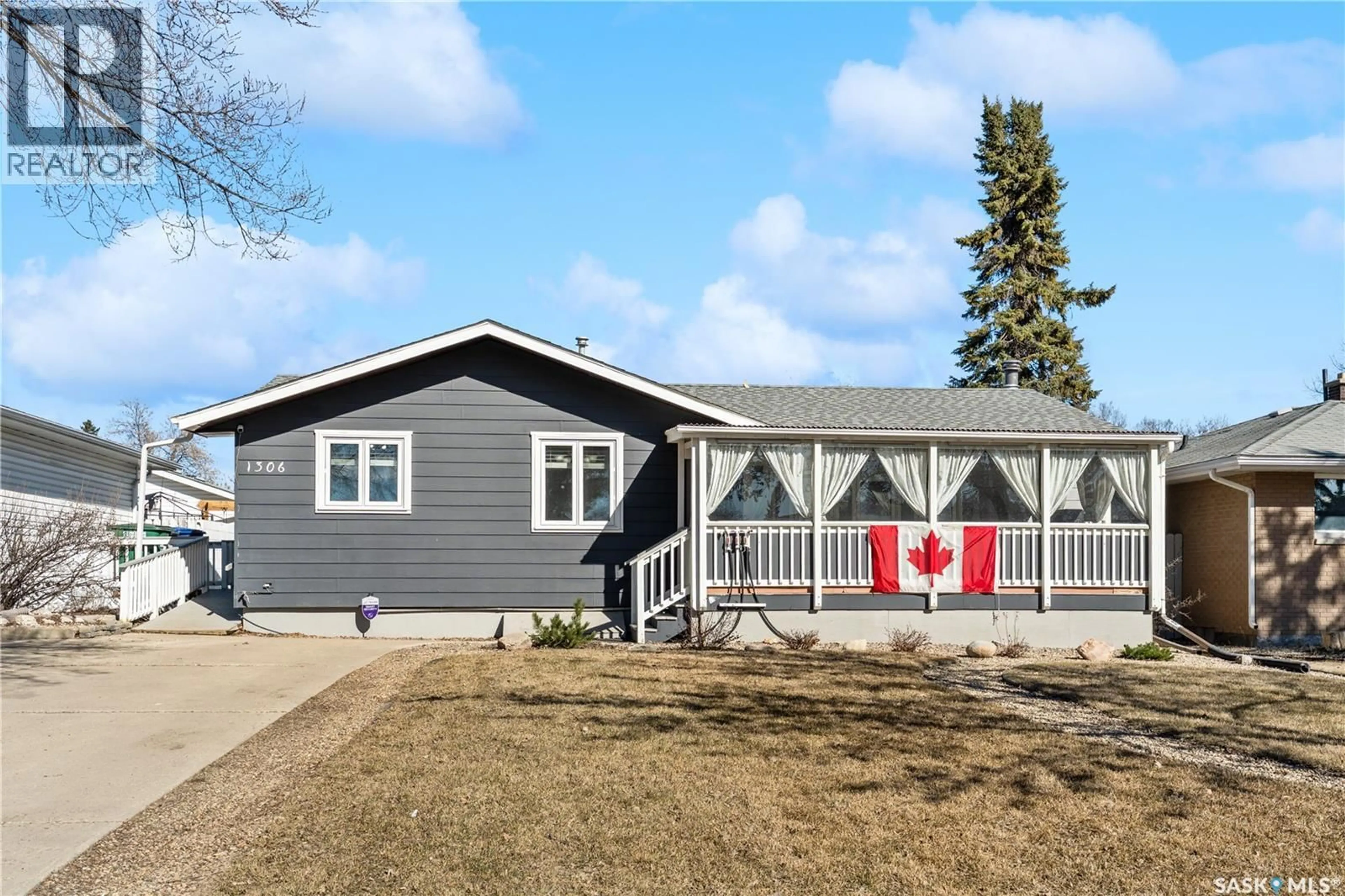 Home with vinyl exterior material, street for 1306 W AVENUE N, Saskatoon Saskatchewan S7K0R3