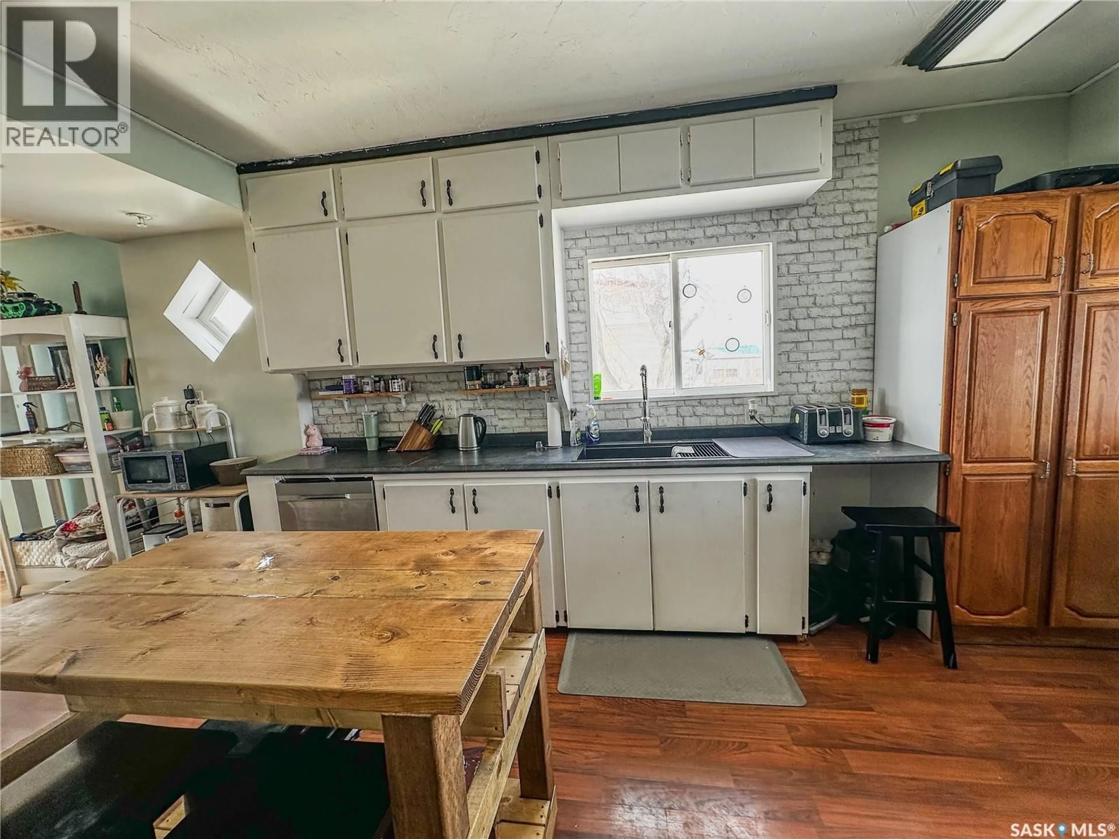 Standard kitchen, unknown for 464 1ST AVENUE, Melville Saskatchewan S0A2P0