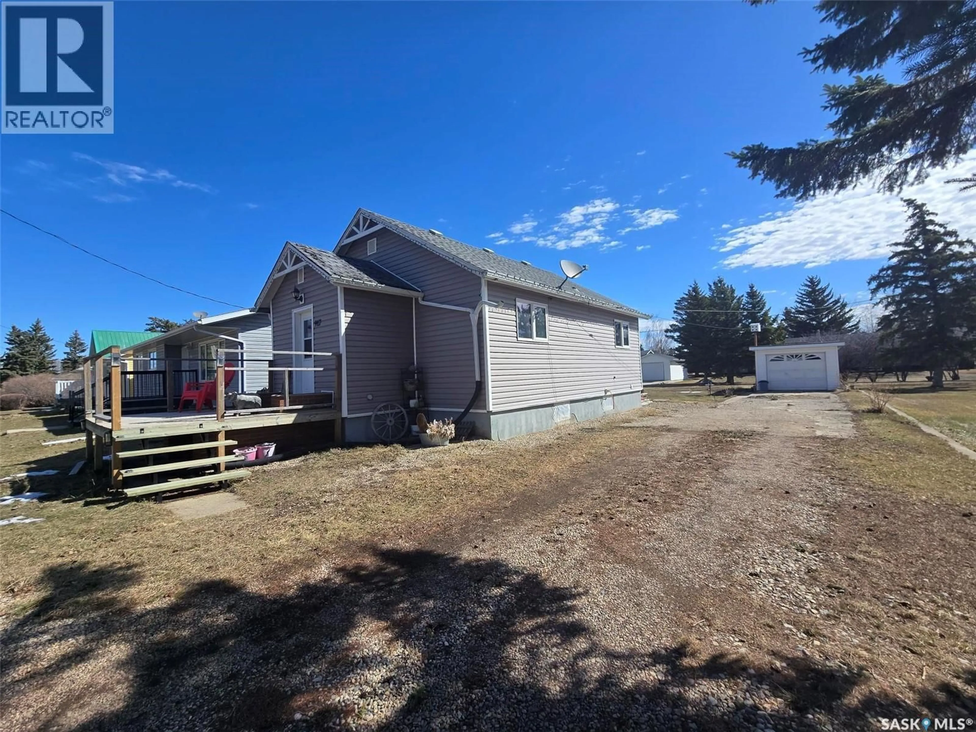 A pic from outside/outdoor area/front of a property/back of a property/a pic from drone, street for 917 QU'APPELLE STREET, Grenfell Saskatchewan S0G2B0