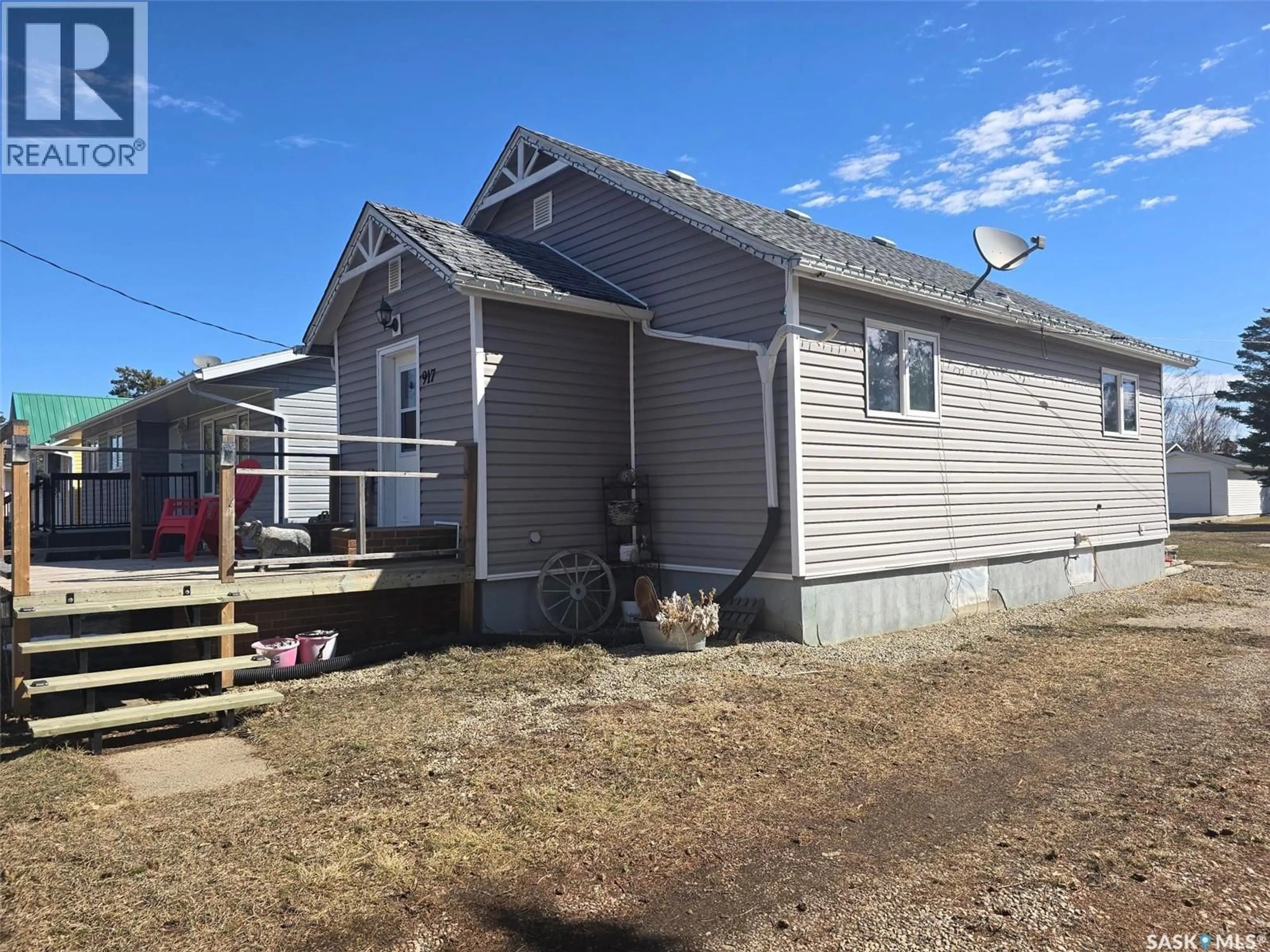 A pic from outside/outdoor area/front of a property/back of a property/a pic from drone, building for 917 QU'APPELLE STREET, Grenfell Saskatchewan S0G2B0