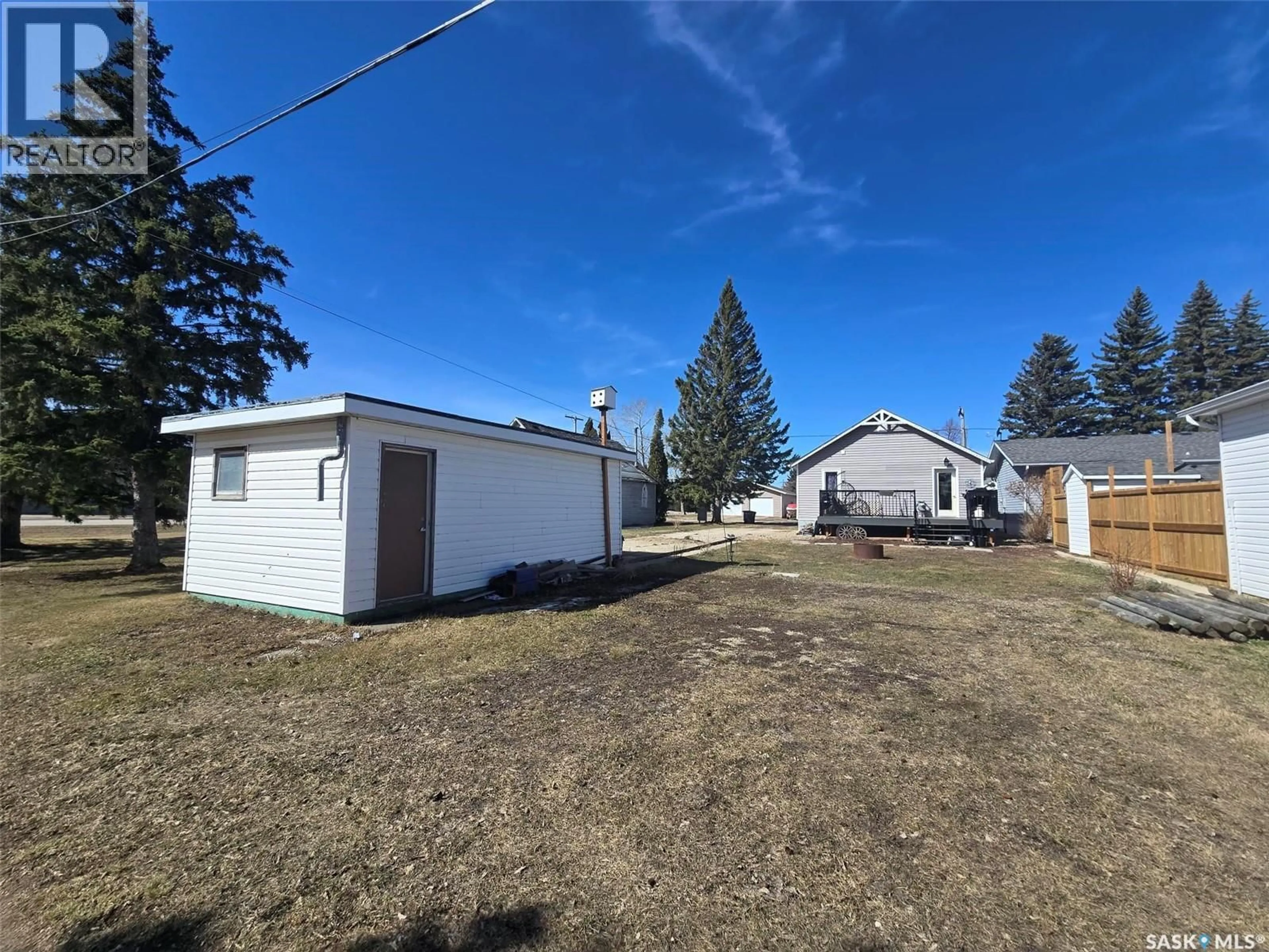 A pic from outside/outdoor area/front of a property/back of a property/a pic from drone, unknown for 917 QU'APPELLE STREET, Grenfell Saskatchewan S0G2B0