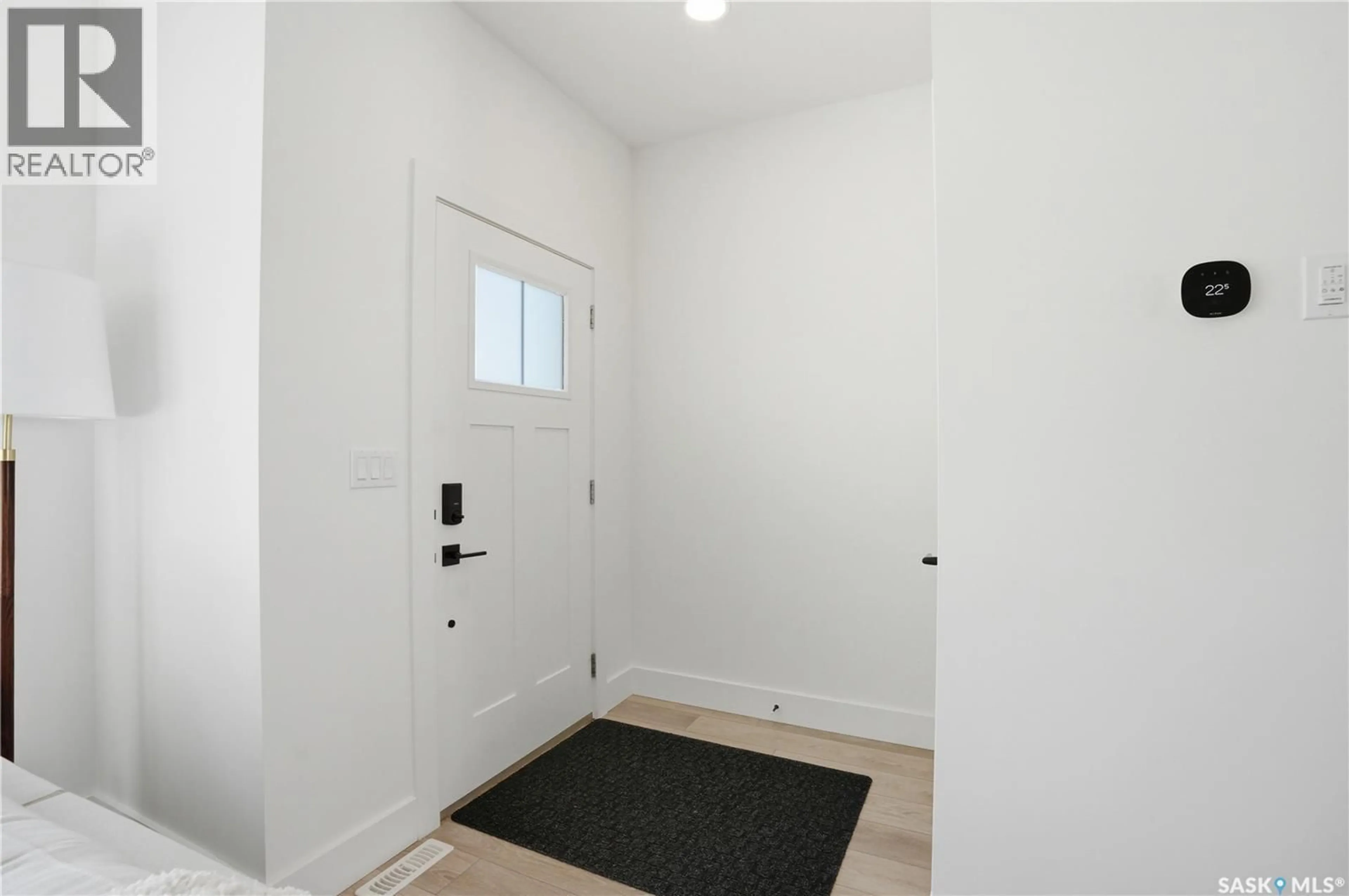 Indoor entryway for 2803 ROSEWOOD DRIVE, Saskatoon Saskatchewan S7V1R4