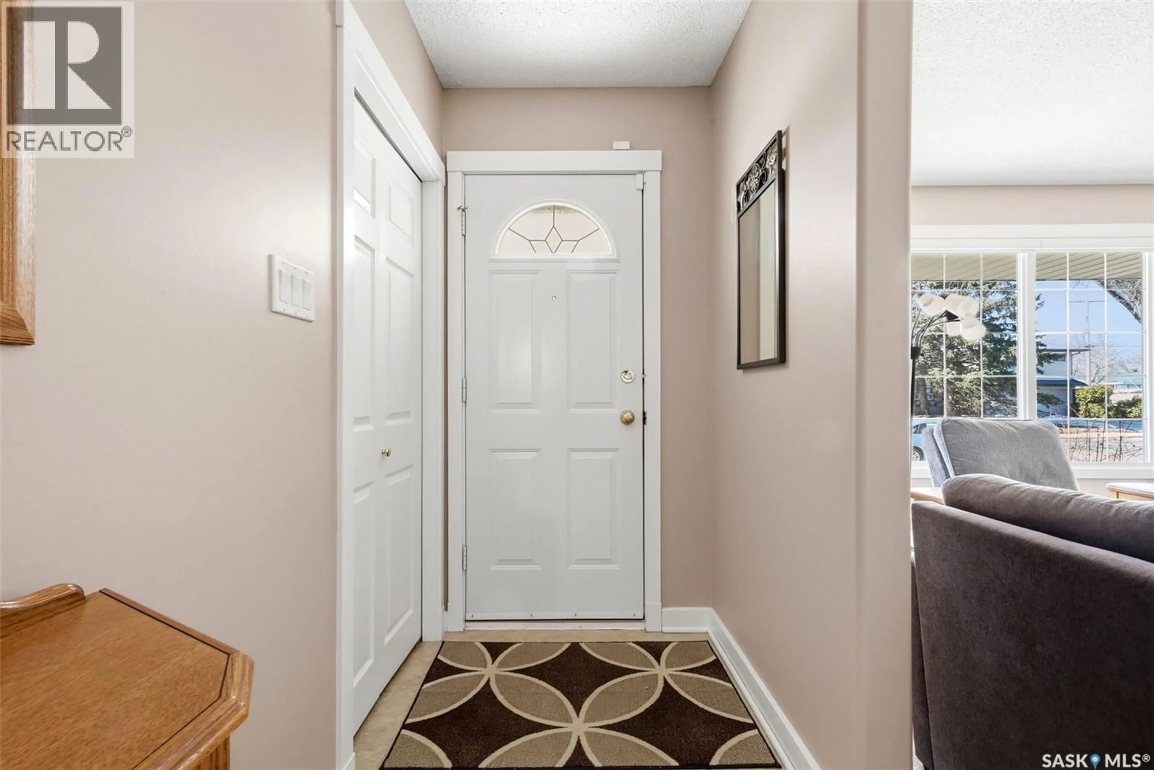 Indoor entryway for 4027 ELPHINSTONE STREET, Regina Saskatchewan S4S3L1