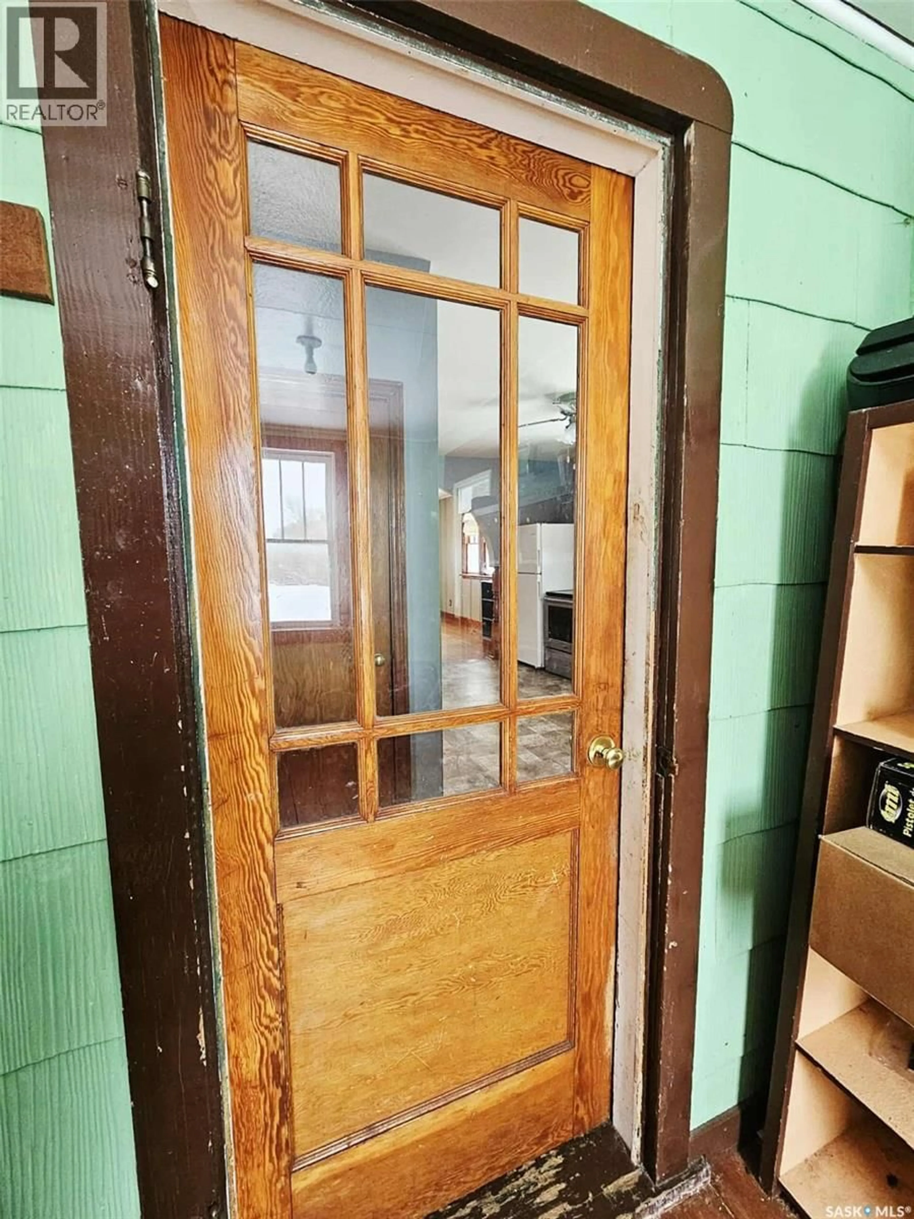 Indoor entryway for 303 OHLEN STREET, Stockholm Saskatchewan S0A3Y0