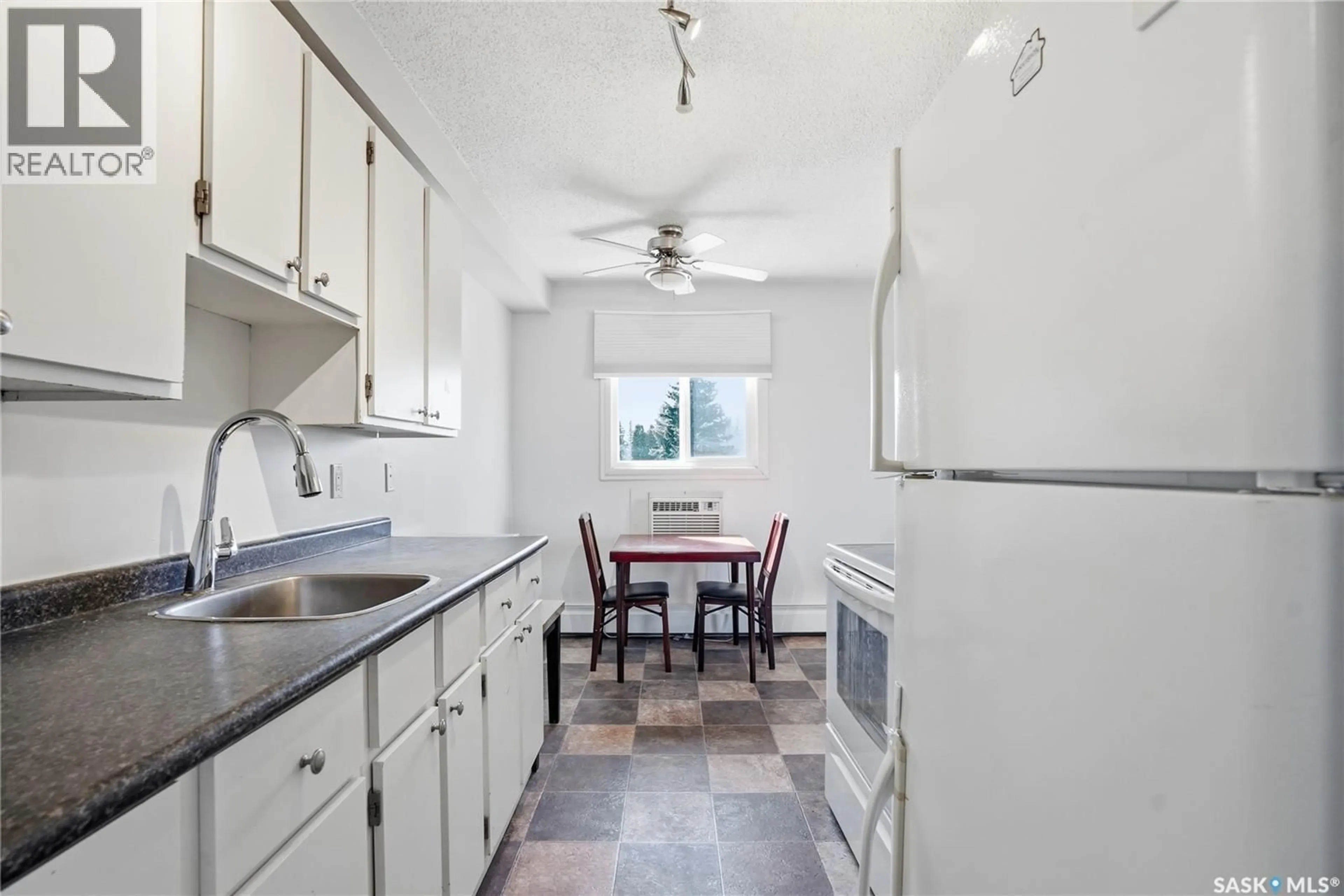 Standard kitchen, ceramic/tile floor for 18 116 ACADIA COURT, Saskatoon Saskatchewan S7H4T7