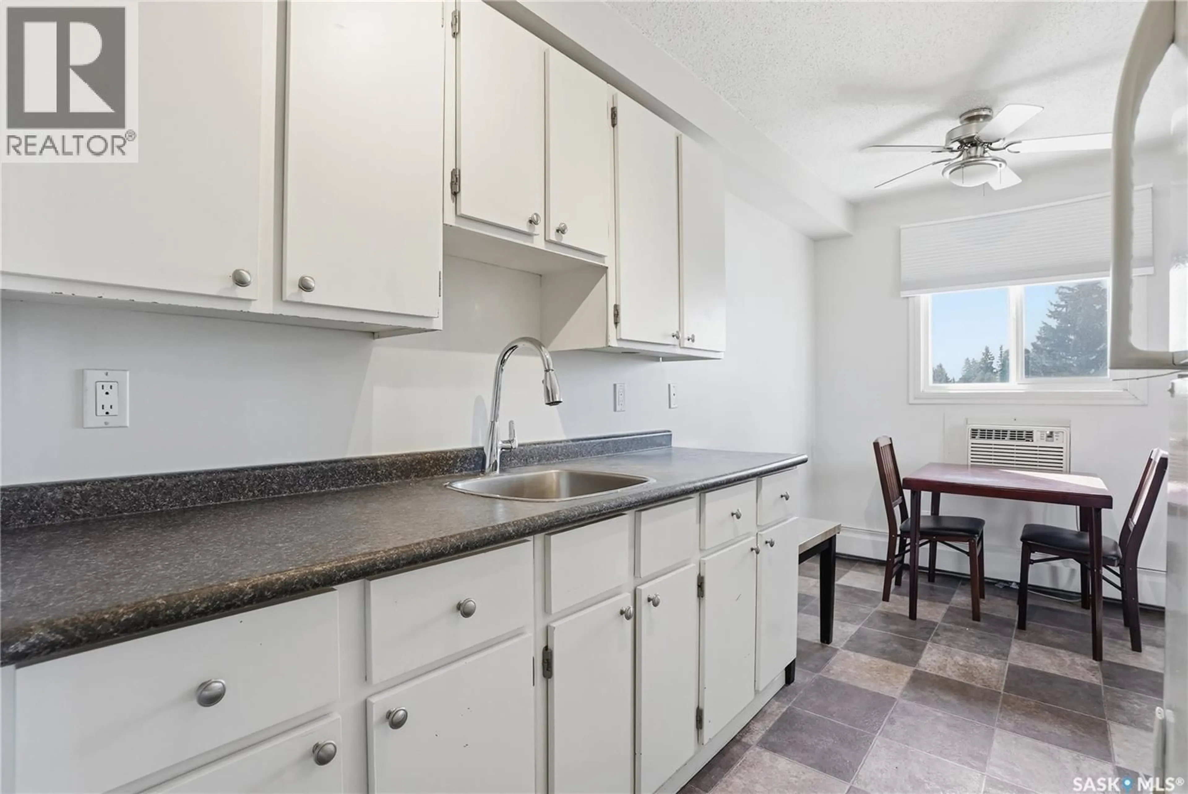 Standard kitchen, unknown for 18 116 ACADIA COURT, Saskatoon Saskatchewan S7H4T7