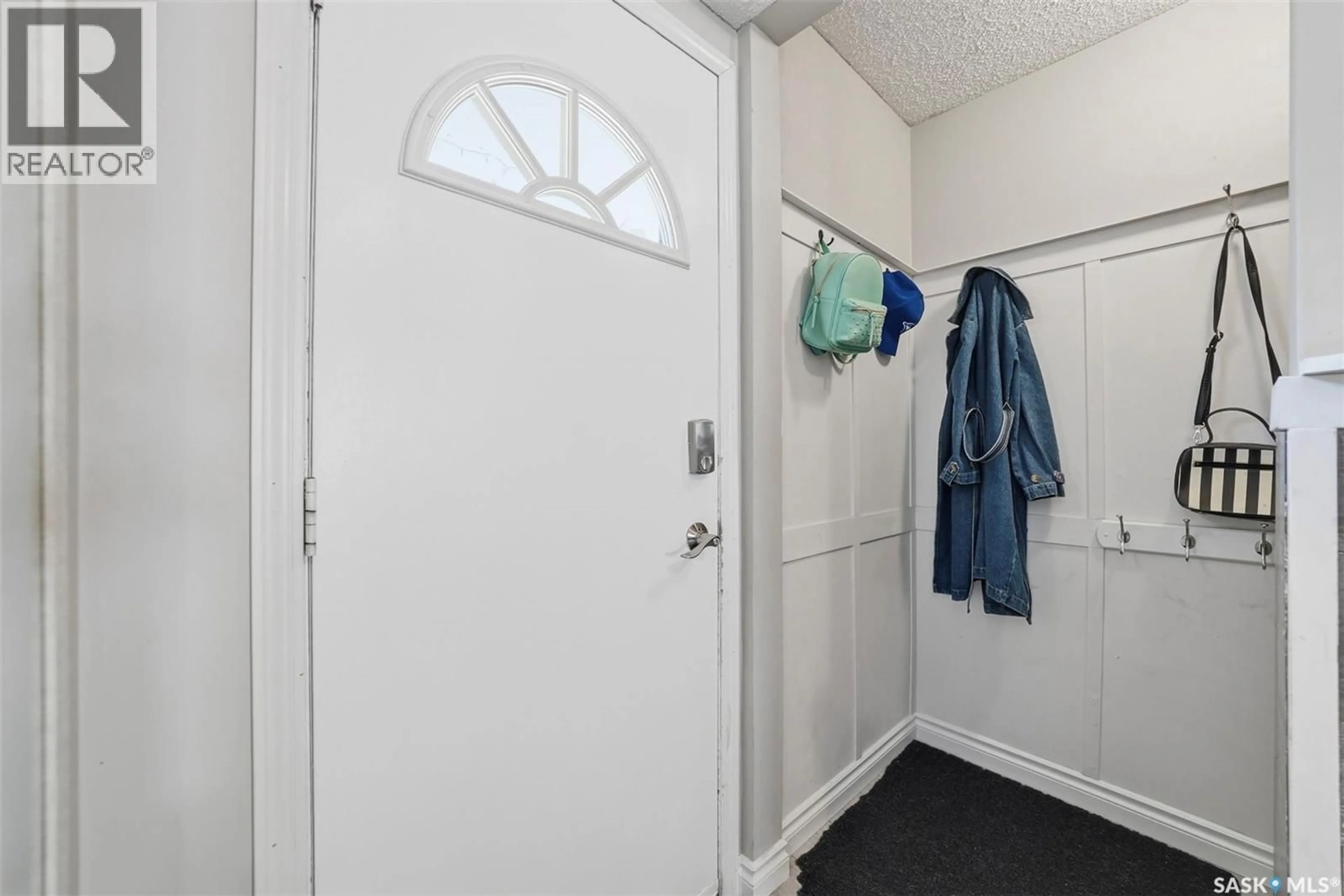 Indoor entryway for 74 330 HAIGHT CRESCENT, Saskatoon Saskatchewan S7H4V9