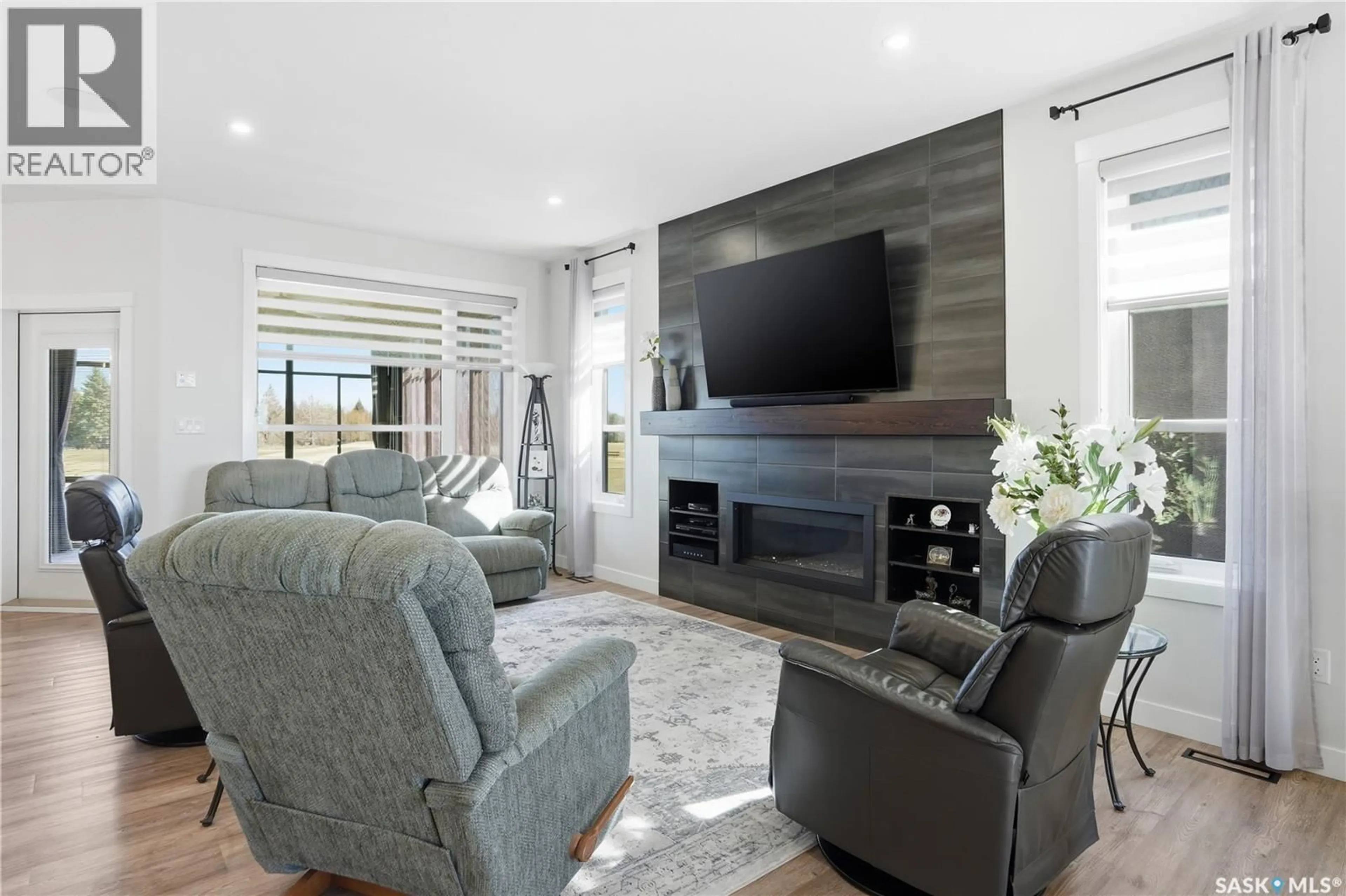 Living room with furniture, unknown for 38 HUBER DRIVE, Edenwold Rm No.158 Saskatchewan S4L0E7