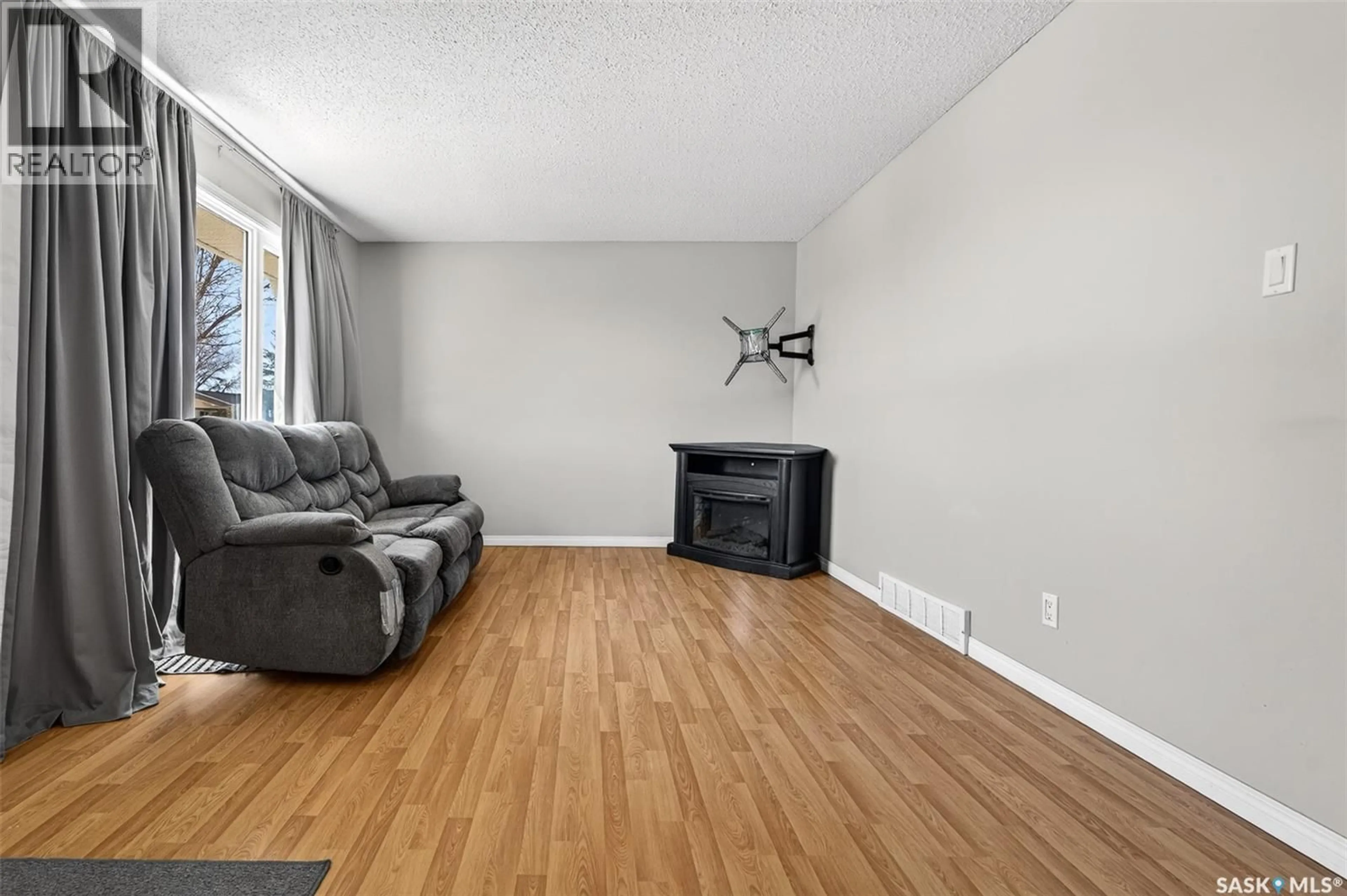 A pic of a room for 1312 STADACONA STREET, Moose Jaw Saskatchewan S6H6M9