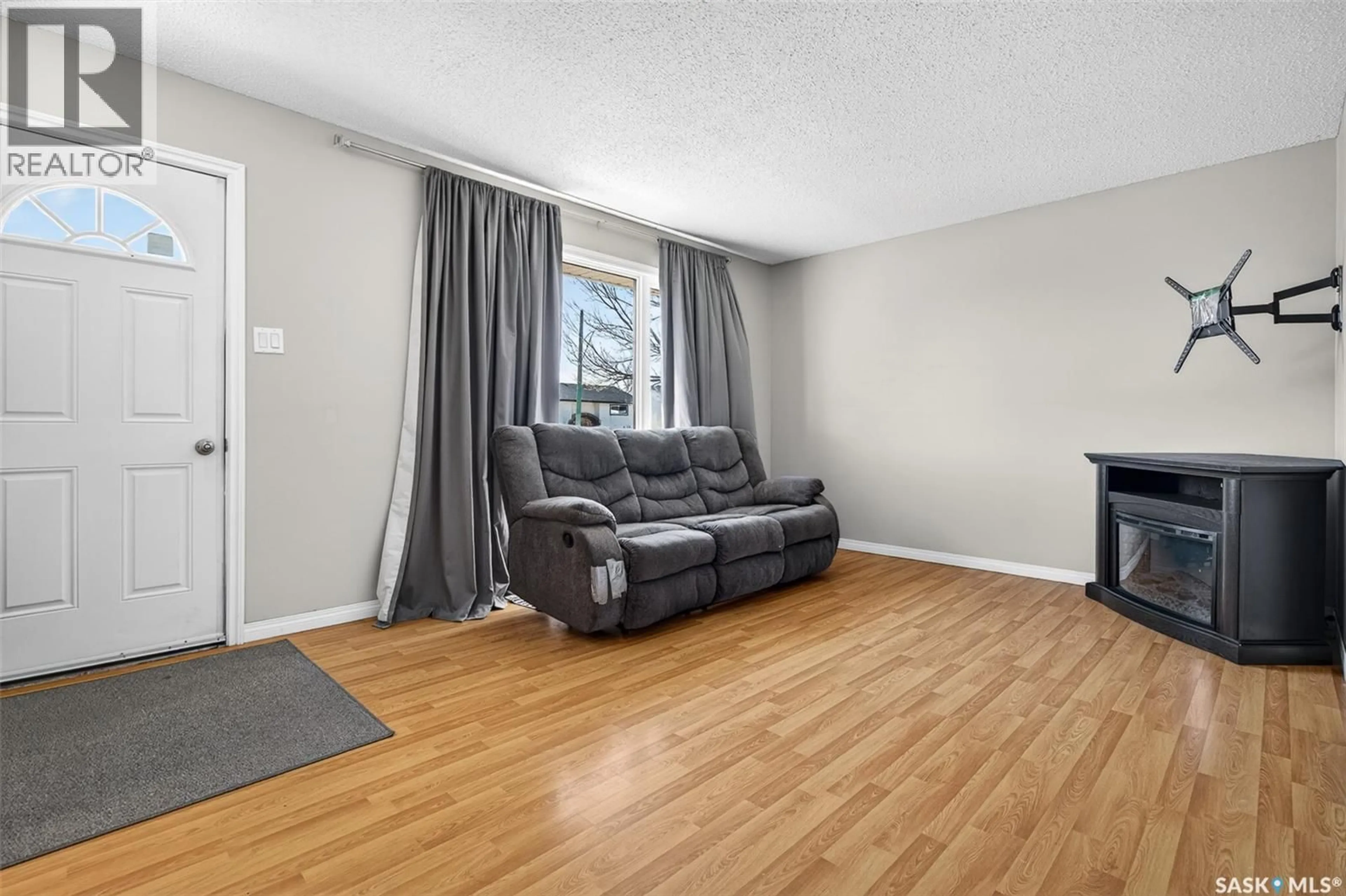 A pic of a room for 1312 STADACONA STREET, Moose Jaw Saskatchewan S6H6M9