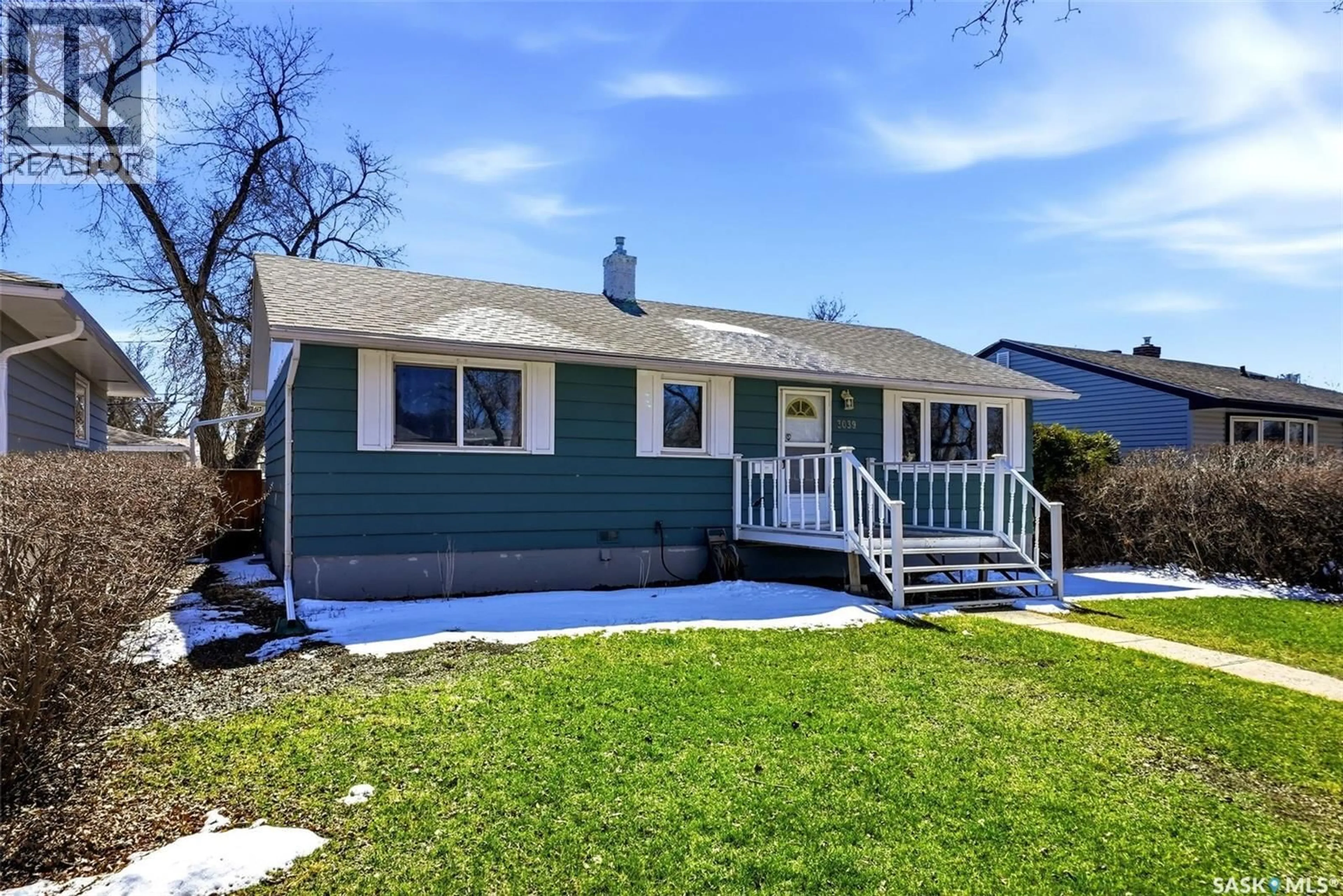 Home with vinyl exterior material, street for 3039 ASSINIBOINE AVENUE, Regina Saskatchewan S4S1E2