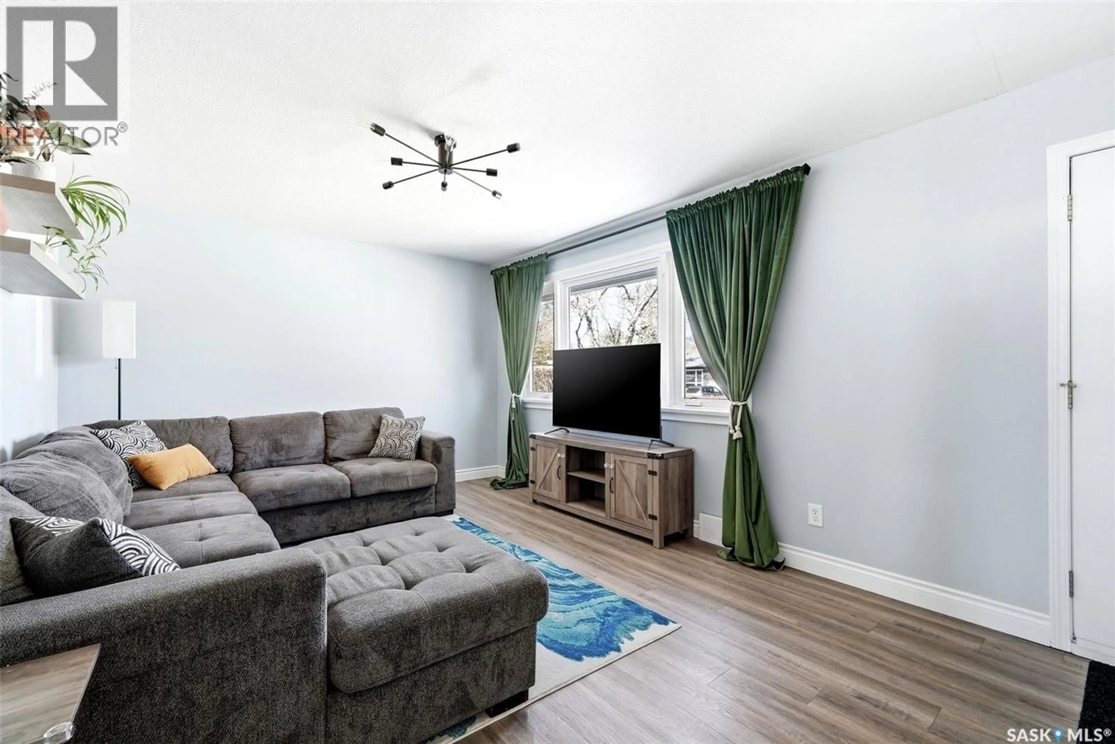 Living room with furniture, unknown for 3039 ASSINIBOINE AVENUE, Regina Saskatchewan S4S1E2