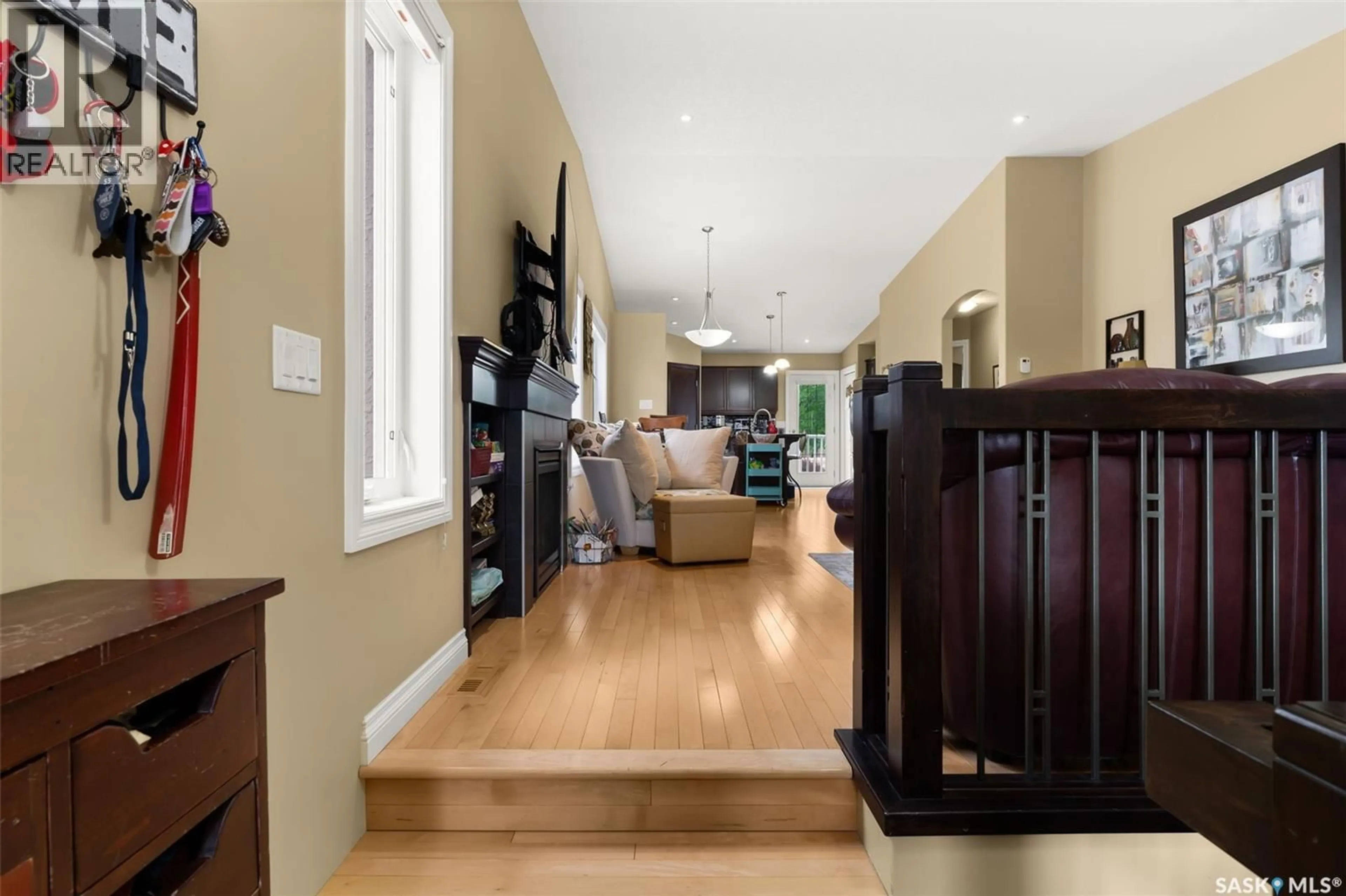 Indoor foyer for 4505 HAMES CRESCENT, Regina Saskatchewan S4W0B6