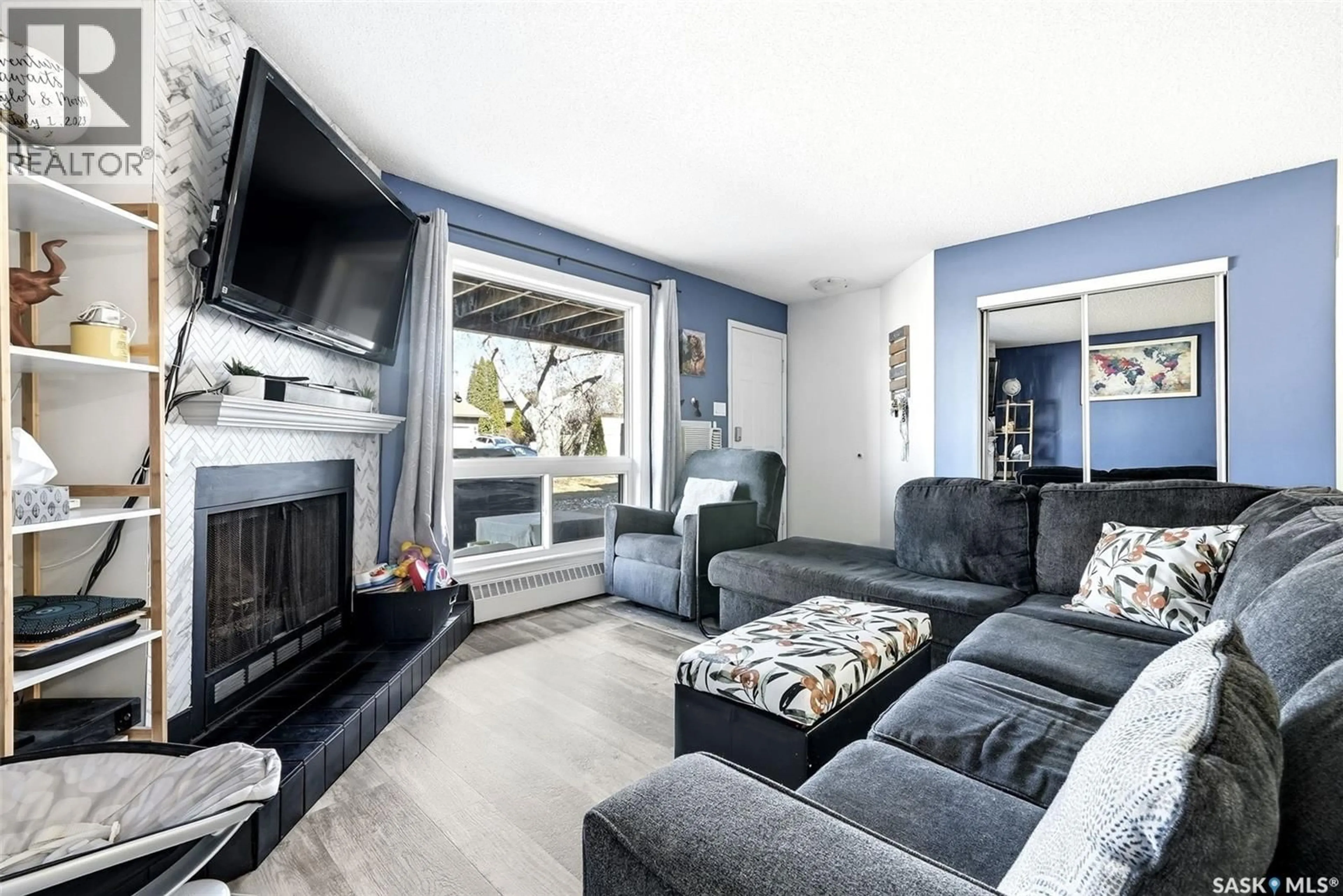 Living room with furniture, unknown for 102 - 2911 HARDING STREET, Regina Saskatchewan S4V1B9