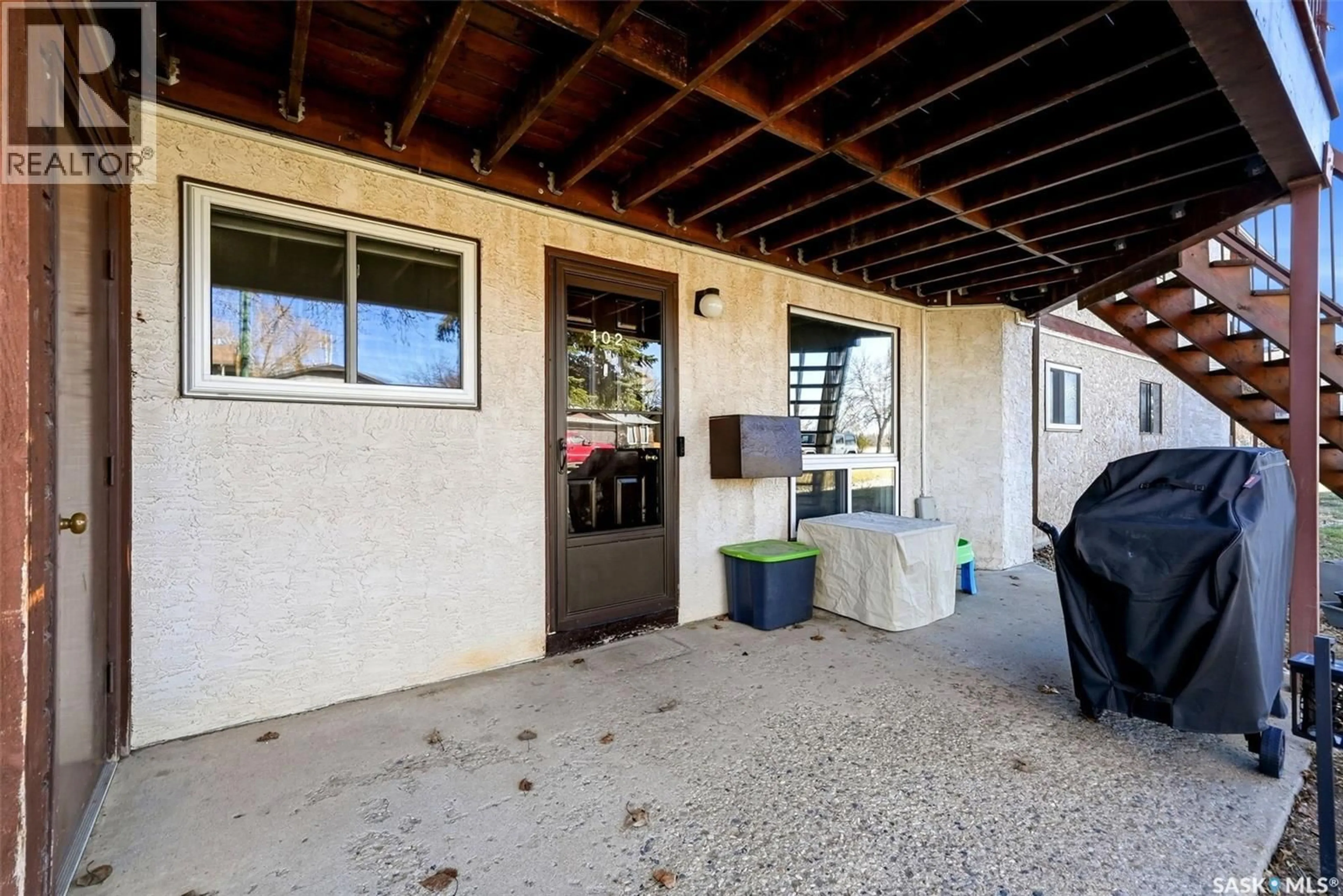 Patio, street for 102 - 2911 HARDING STREET, Regina Saskatchewan S4V1B9