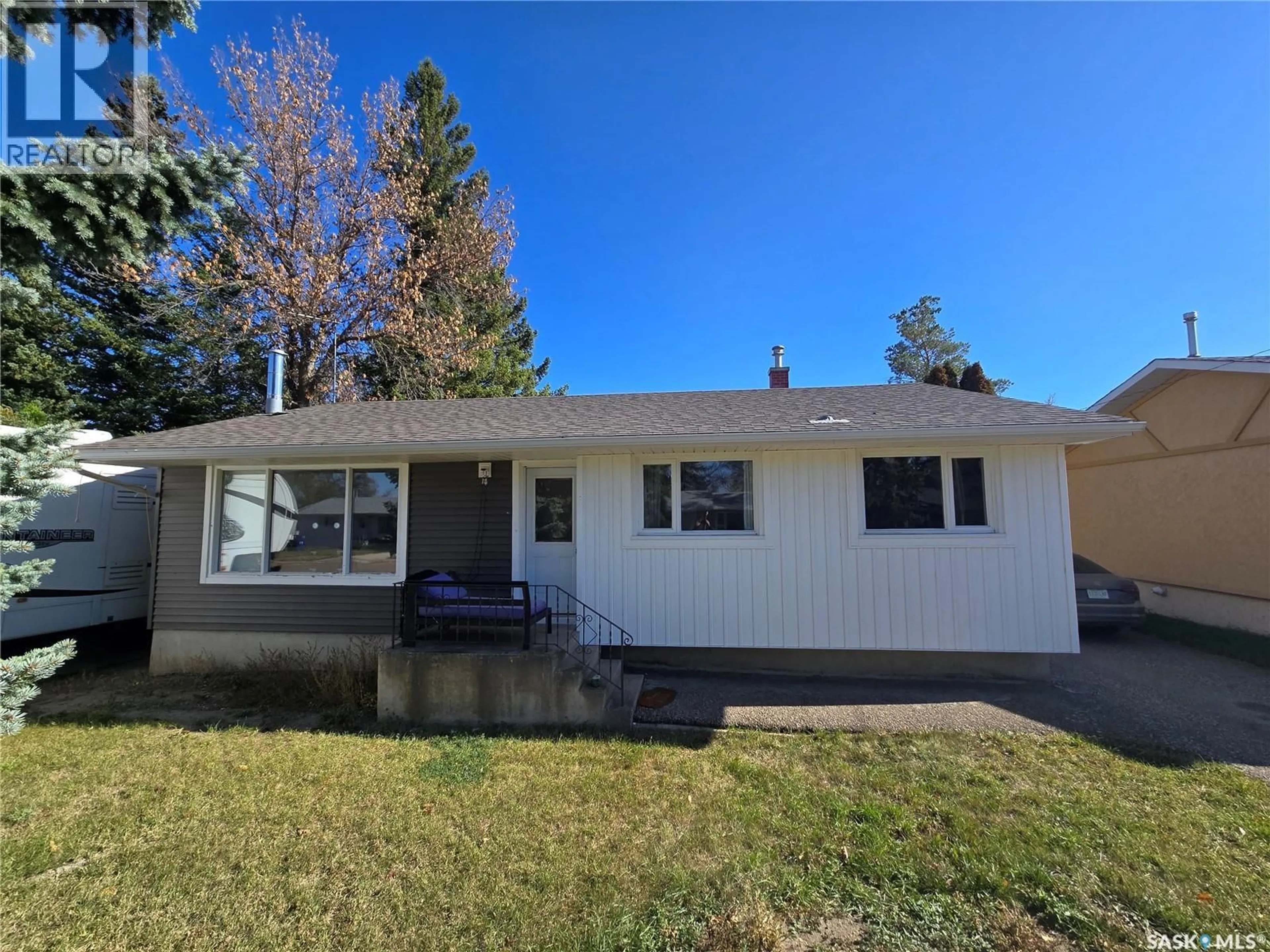 Home with vinyl exterior material, street for E - 719 3RD STREET, Assiniboia Saskatchewan S0H0B0
