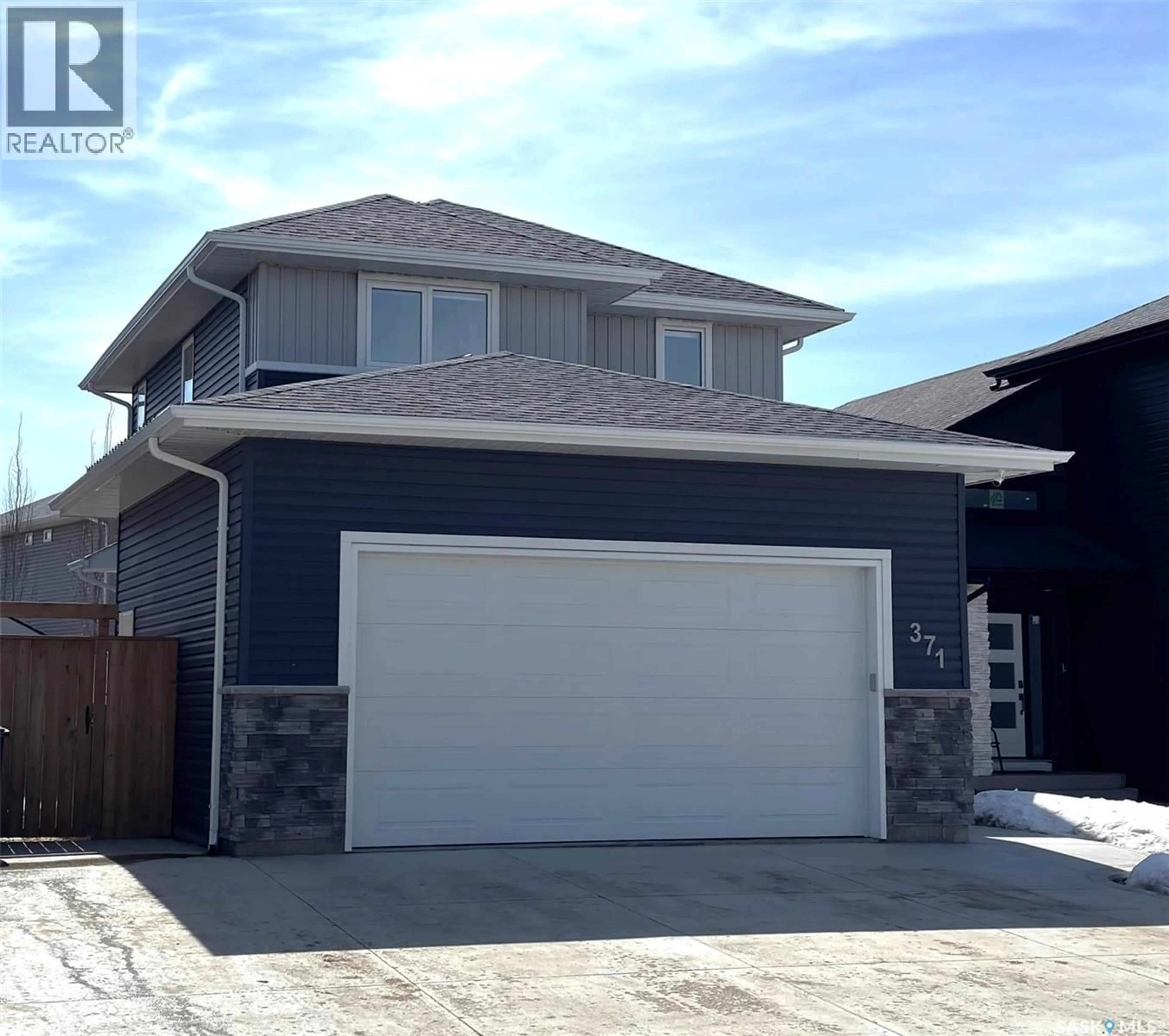 Indoor garage for 371 CHILDERS CRESCENT, Saskatoon Saskatchewan S7L4L1