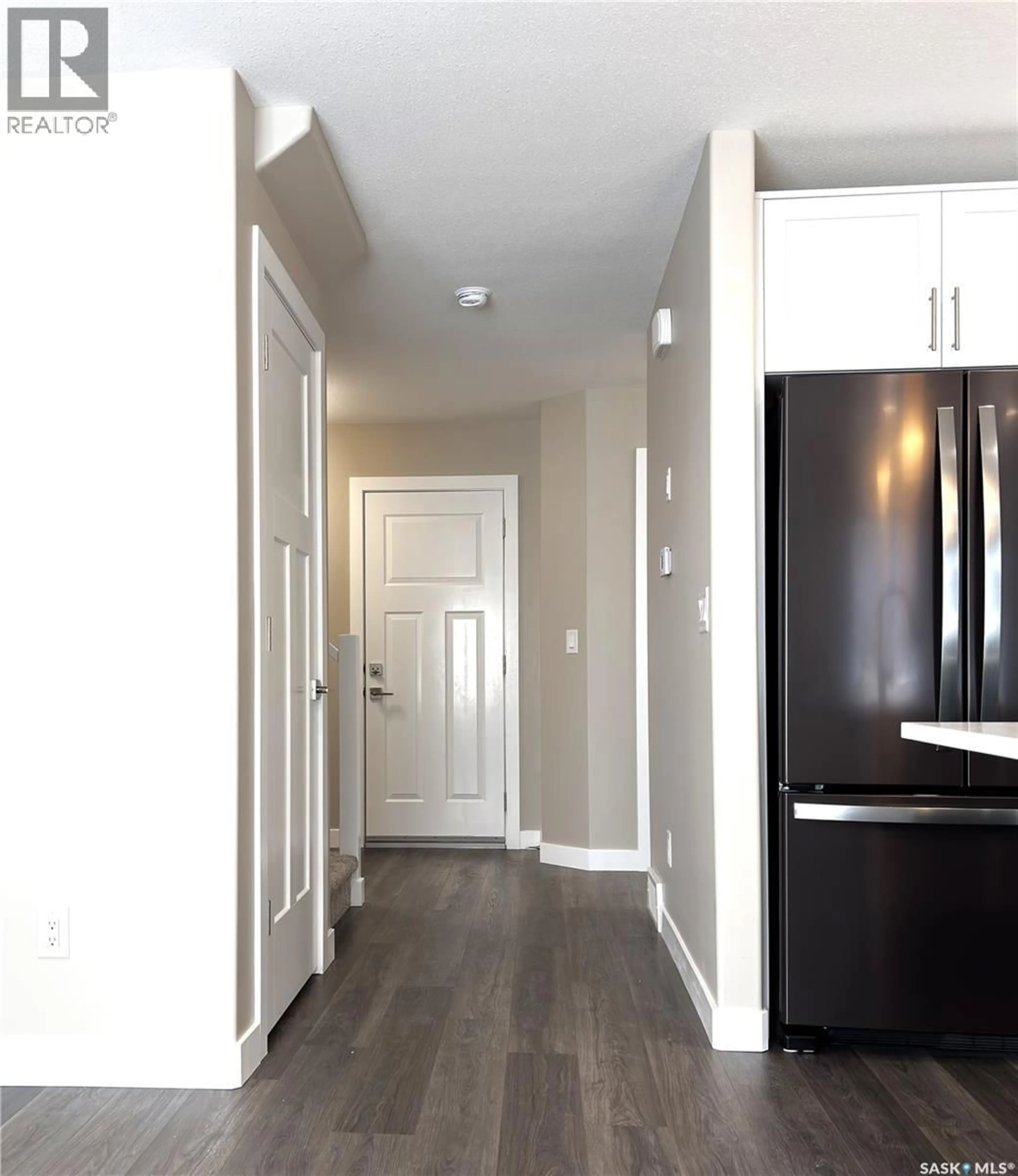 Indoor entryway for 371 CHILDERS CRESCENT, Saskatoon Saskatchewan S7L4L1