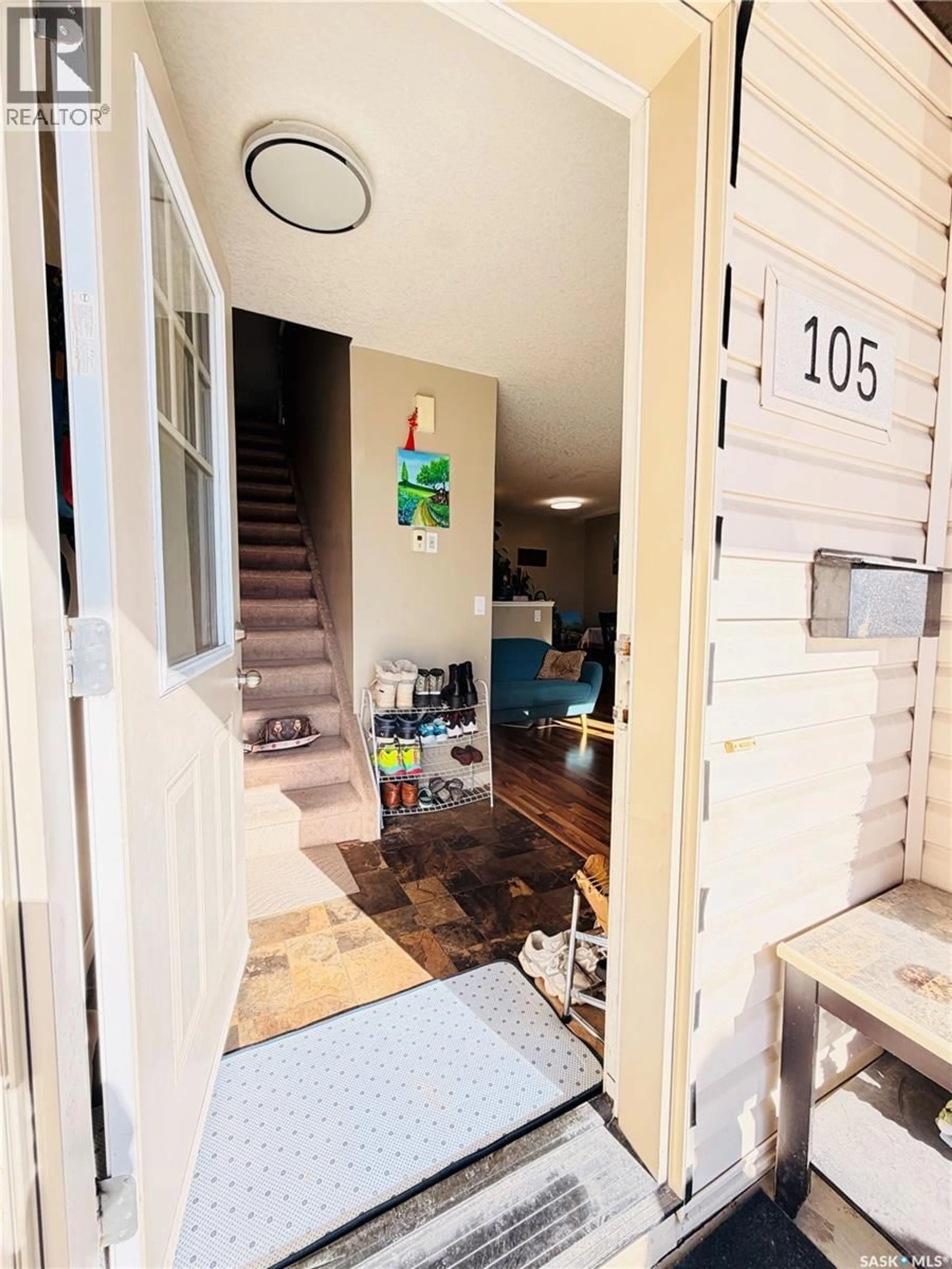 Indoor entryway for 105 - 5051 JAMES HILL ROAD, Regina Saskatchewan S4W0B9