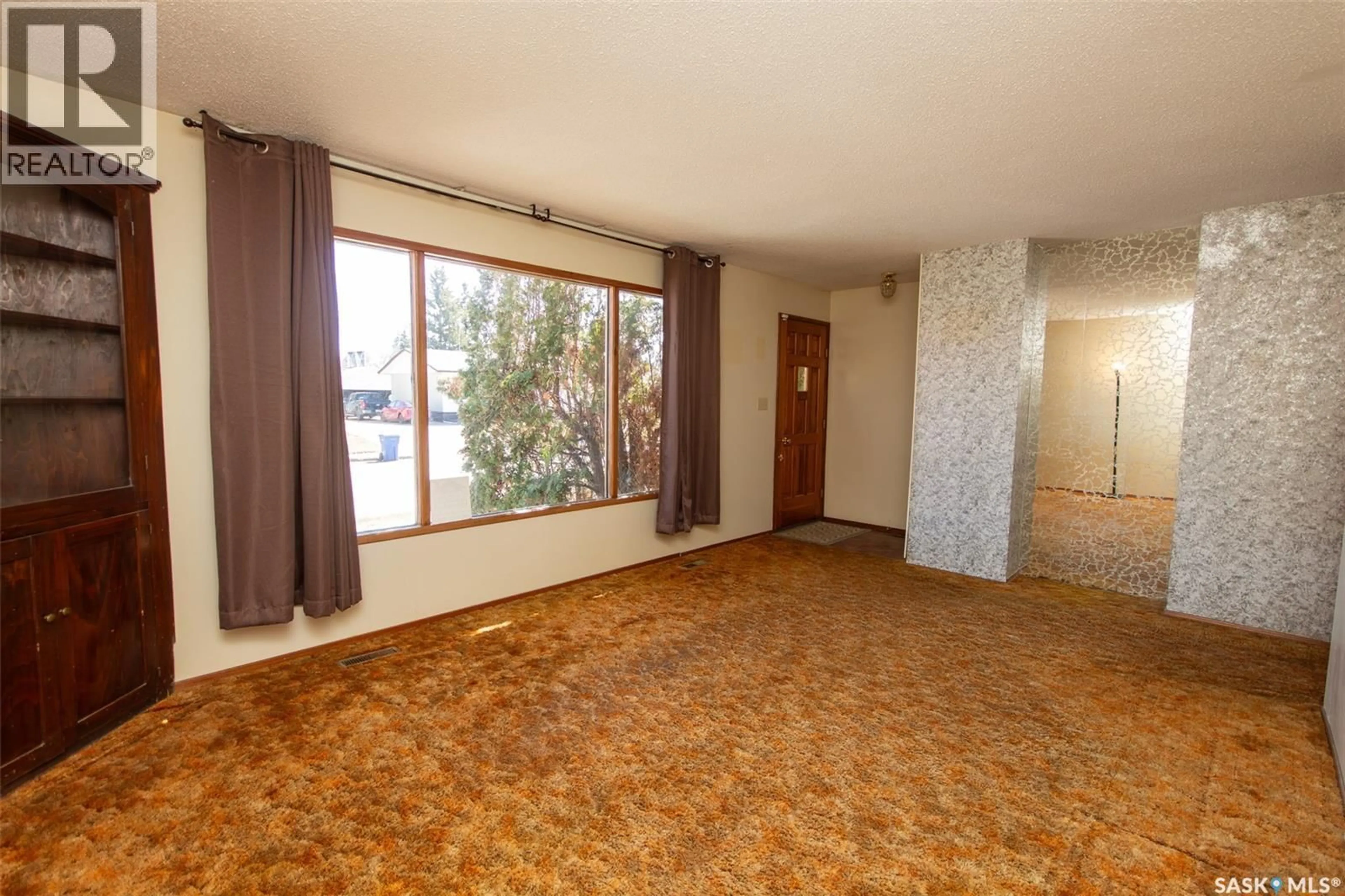 Indoor foyer for 1581 110TH STREET, North Battleford Saskatchewan S9A2J5