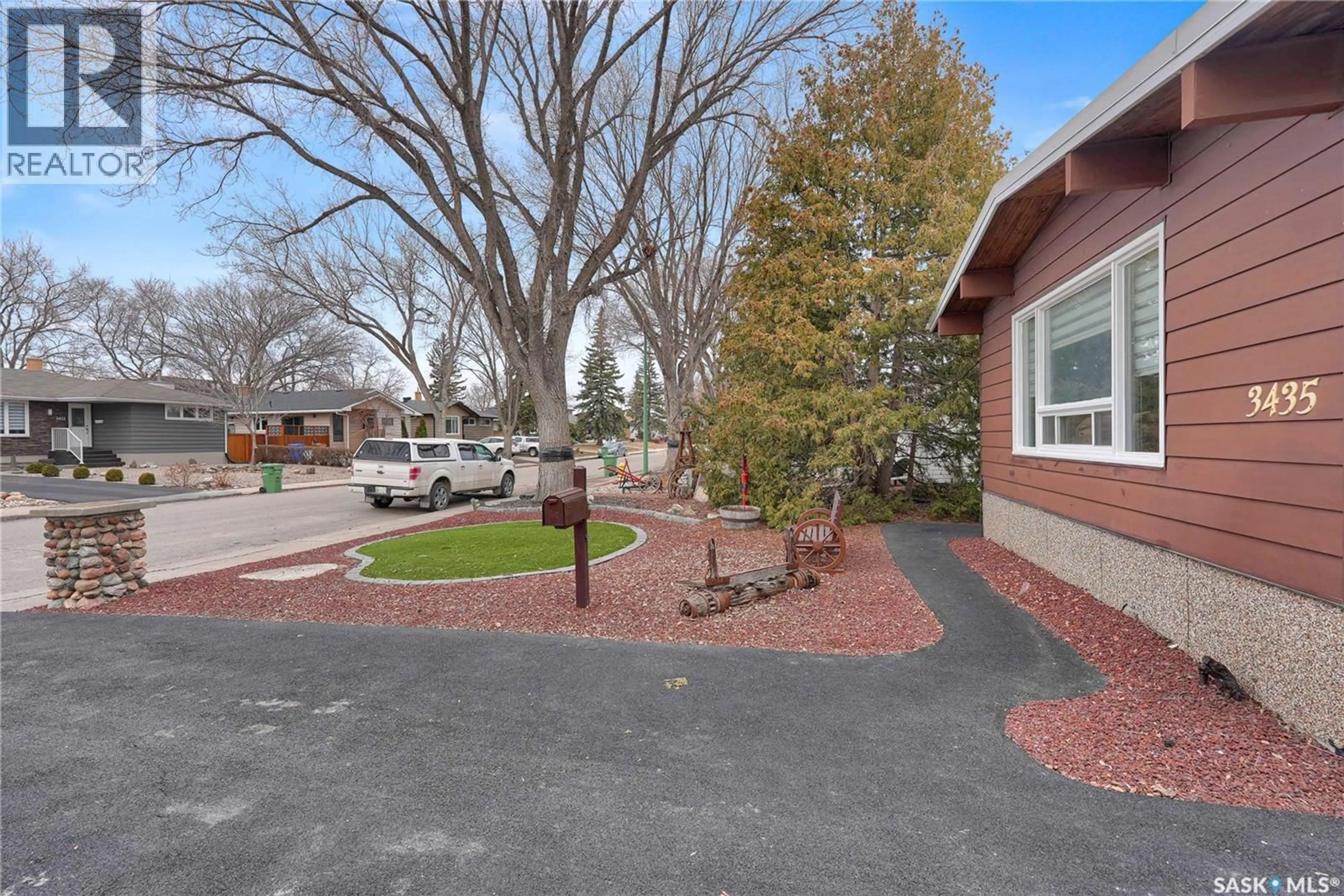 Patio, street for 3435 WASCANA STREET, Regina Saskatchewan S4S2H2