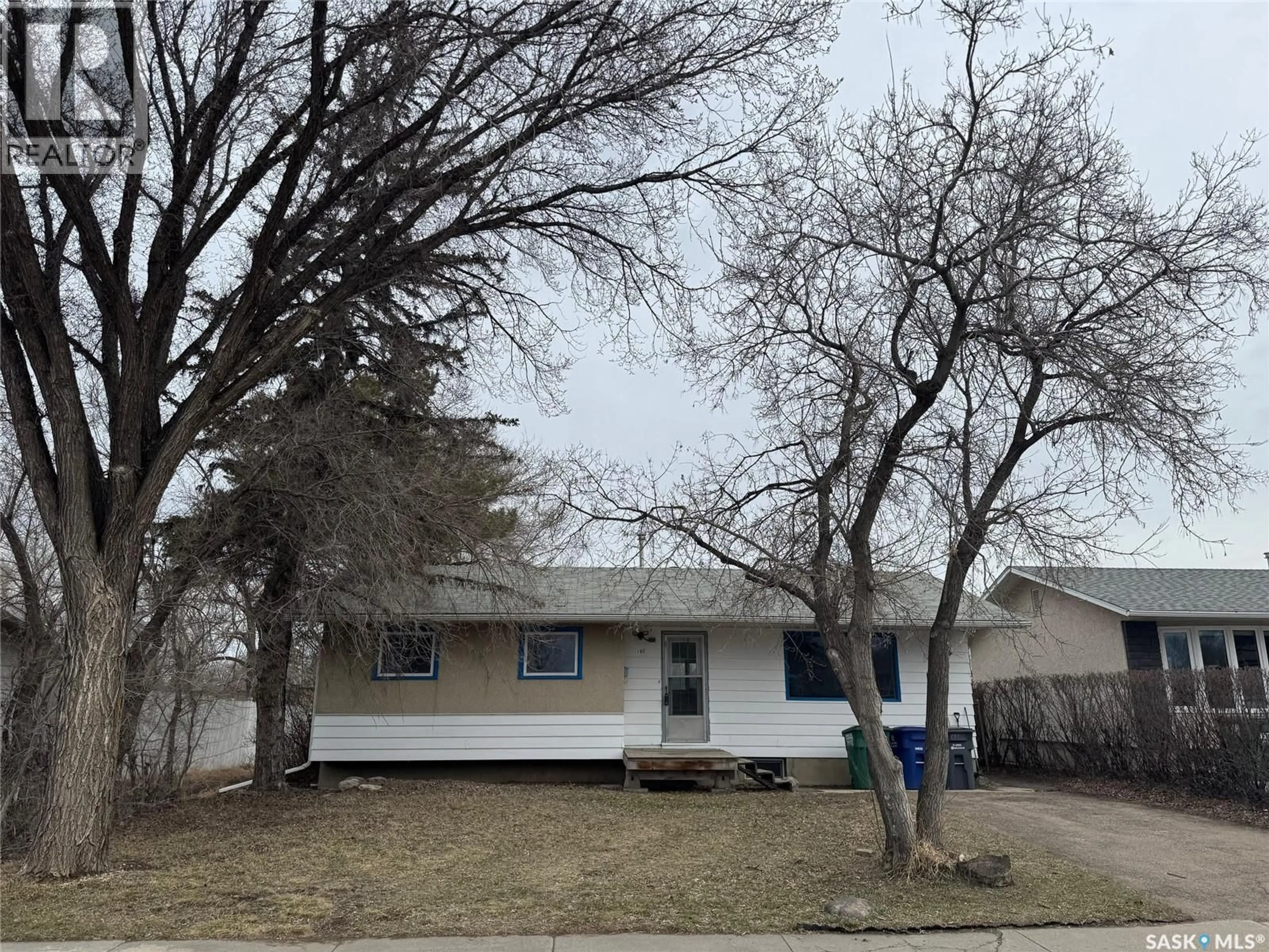 Home with vinyl exterior material, street for 190 CARLETON DRIVE, Saskatoon Saskatchewan S7H3P1