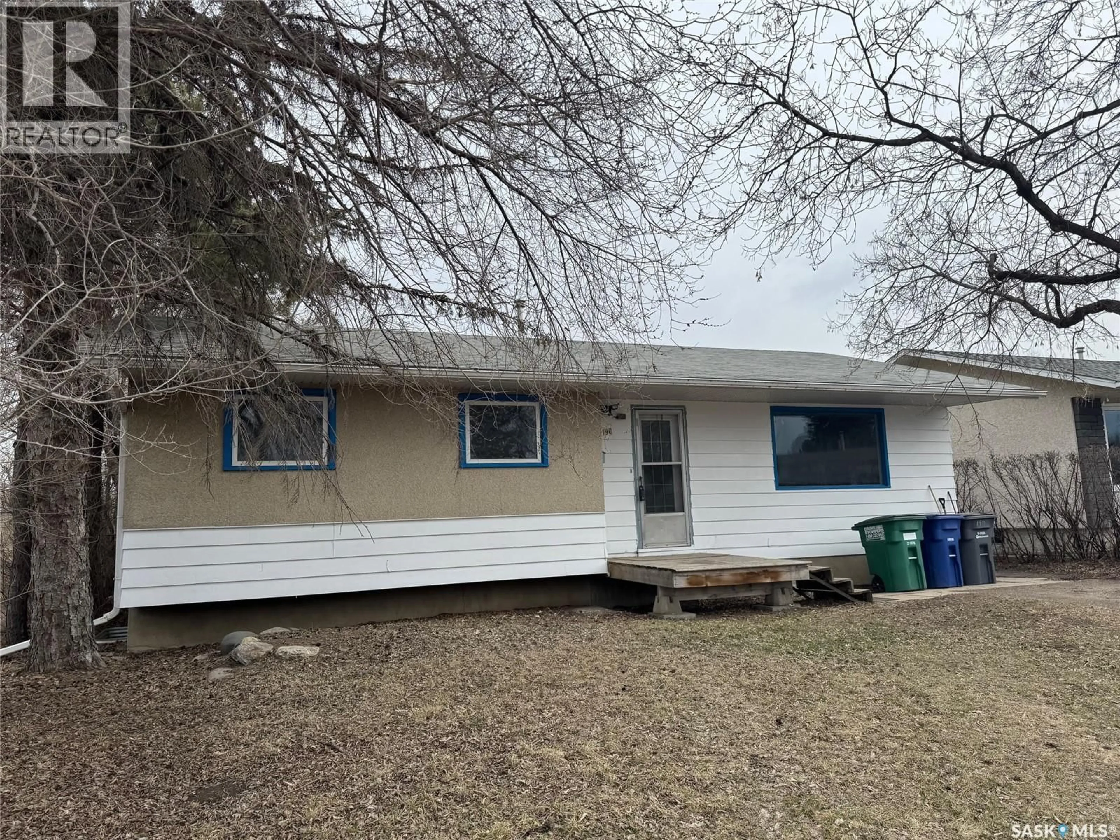 Home with vinyl exterior material, building for 190 CARLETON DRIVE, Saskatoon Saskatchewan S7H3P1